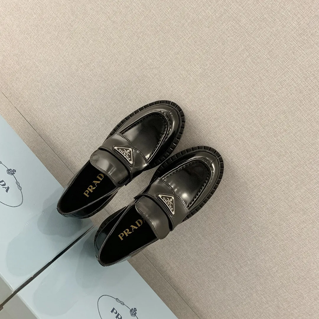 Pradaブラックレザーローファー4.5cmヒール - 画像 (6)