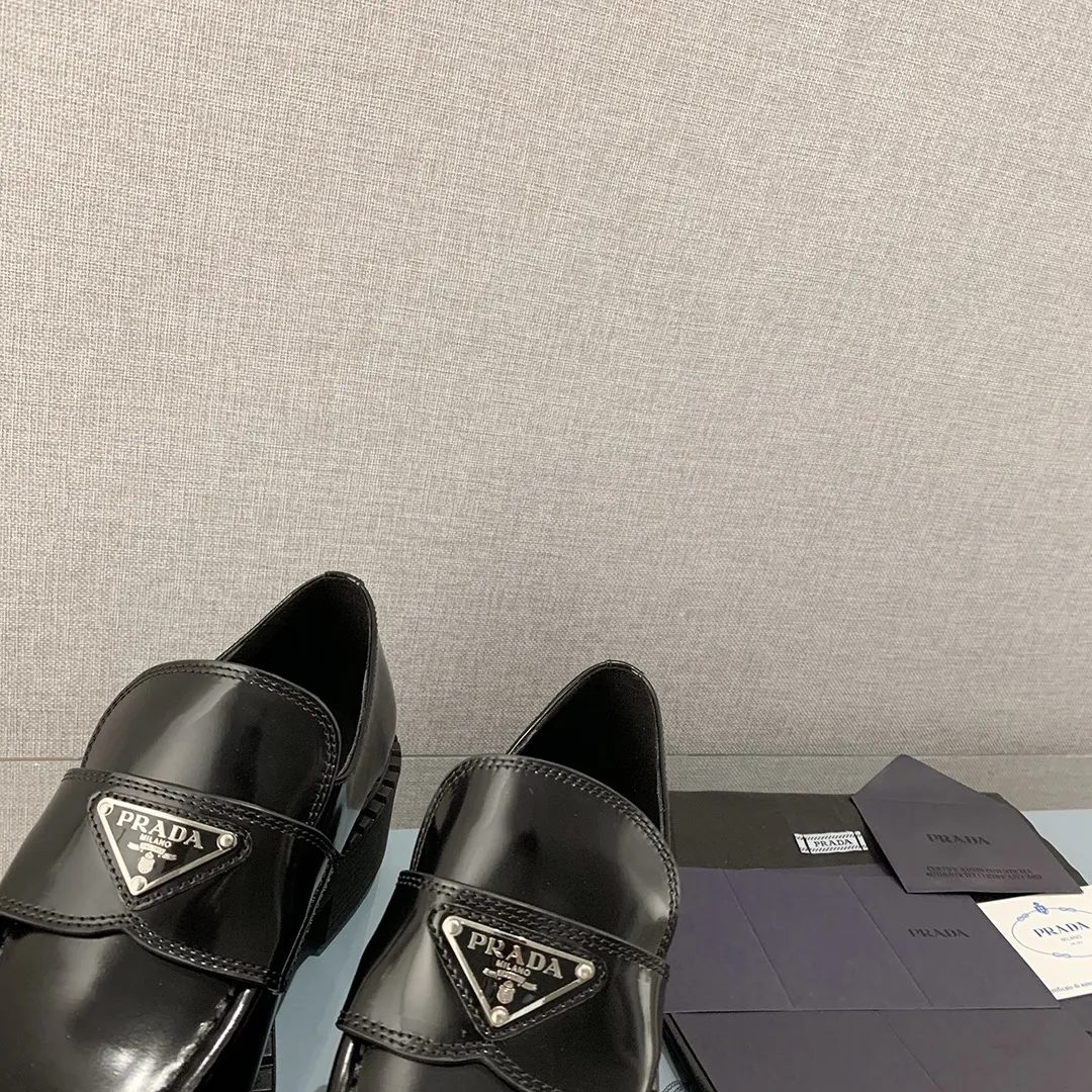 Pradaブラックレザーローファー4.5cmヒール - 画像 (8)