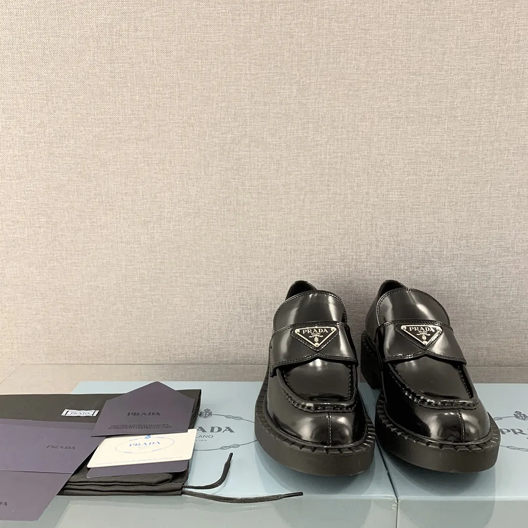 Pradaブラックレザーローファー4.5cmヒール - 画像 (9)