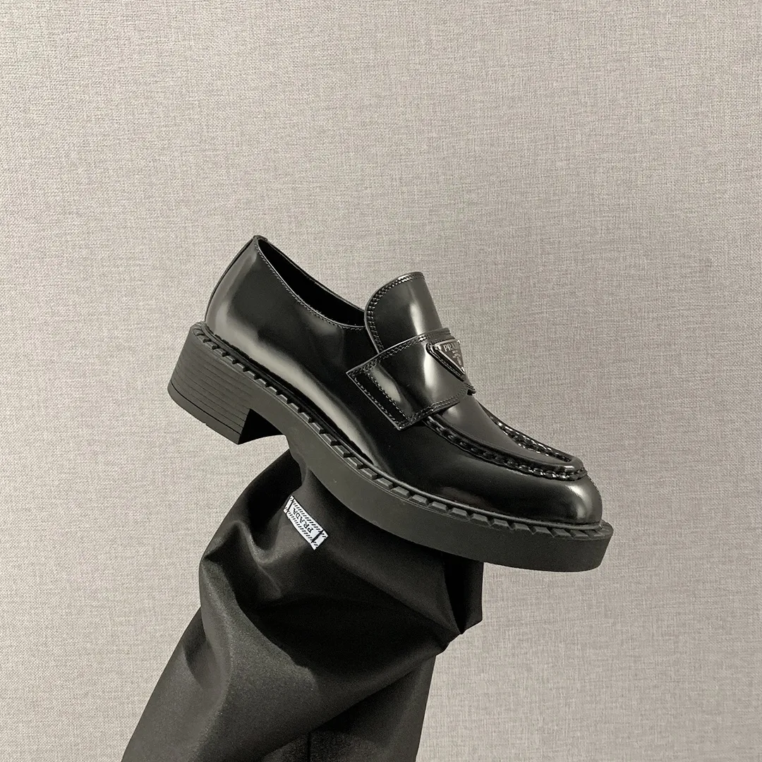 Pradaブラックレザーローファー4.5cmヒール - 画像 (10)