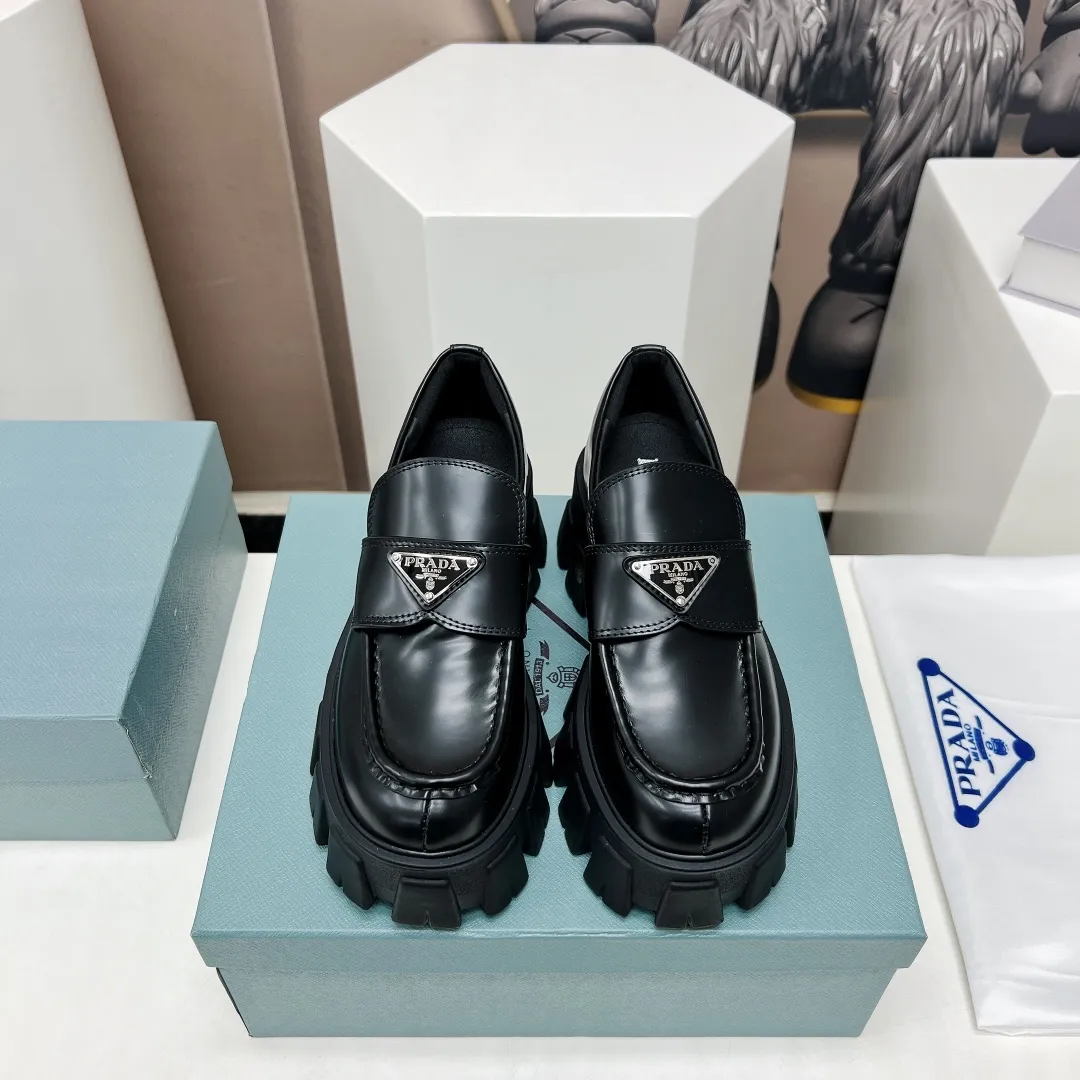 PRADA 2023春 マドレーヌ厚底カジュアルシューズ - 画像 (3)