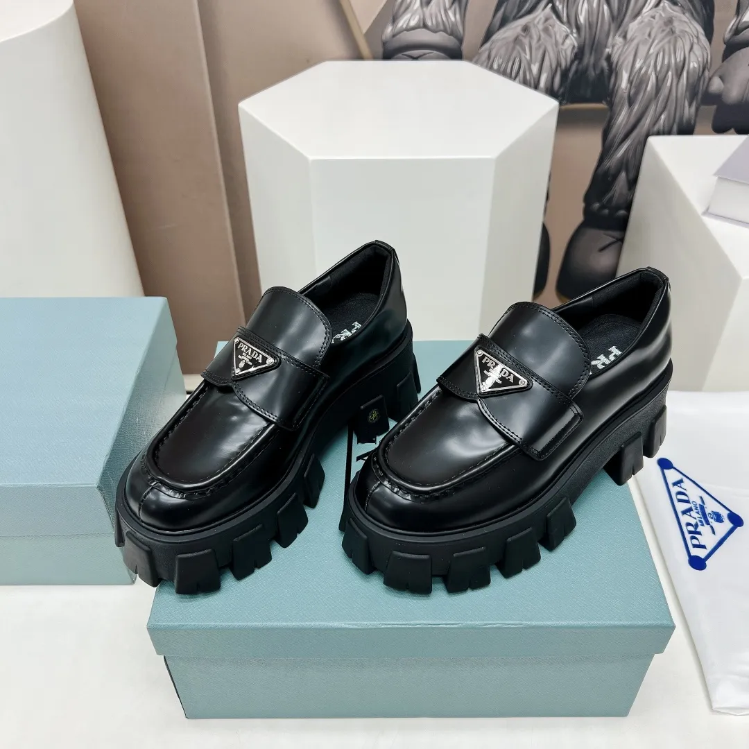 PRADA 2023春 マドレーヌ厚底カジュアルシューズ - 画像 (4)