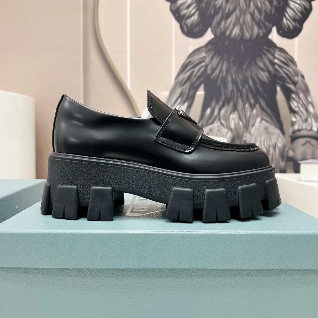 PRADA 2023春 マドレーヌ厚底カジュアルシューズ - 画像 (6)