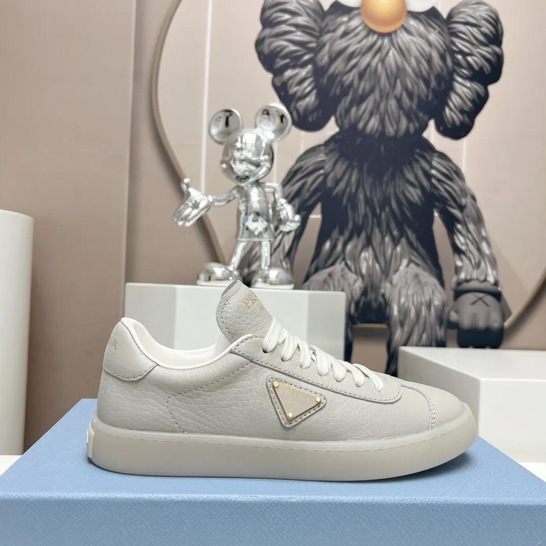 PRADA プラダ グレー 三角標休閒鞋 2024春季