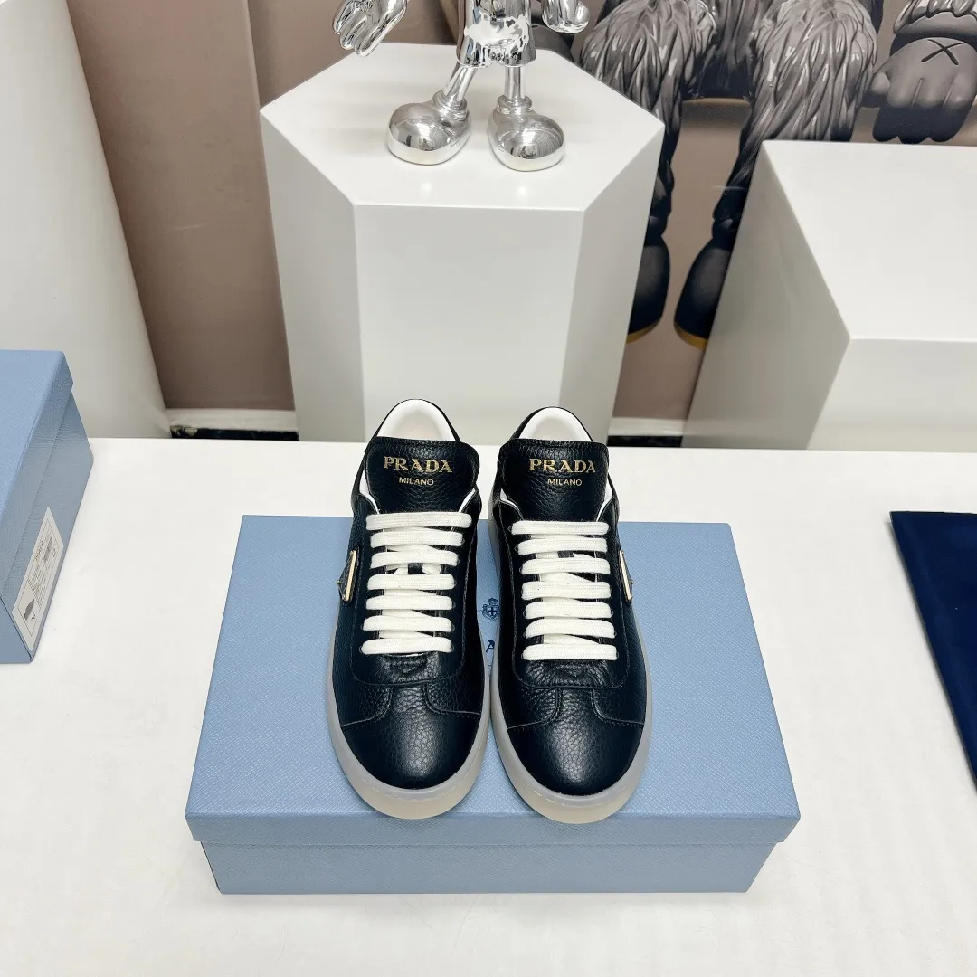 PRADA プラダ ブラック トライアングルロゴカジュアルシューズ ホワイト - 画像 (4)