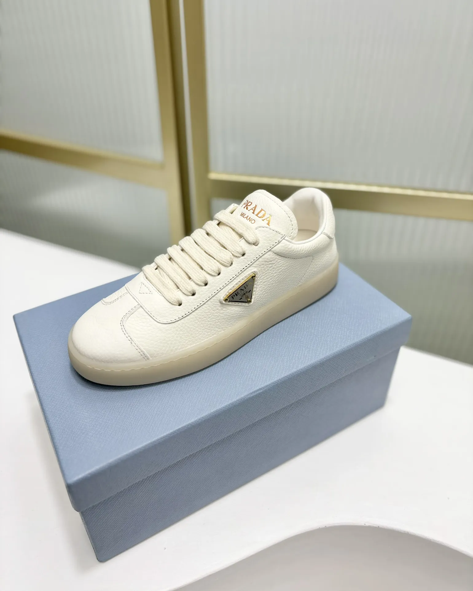 プラダ白レザースニーカー - 画像 (5)