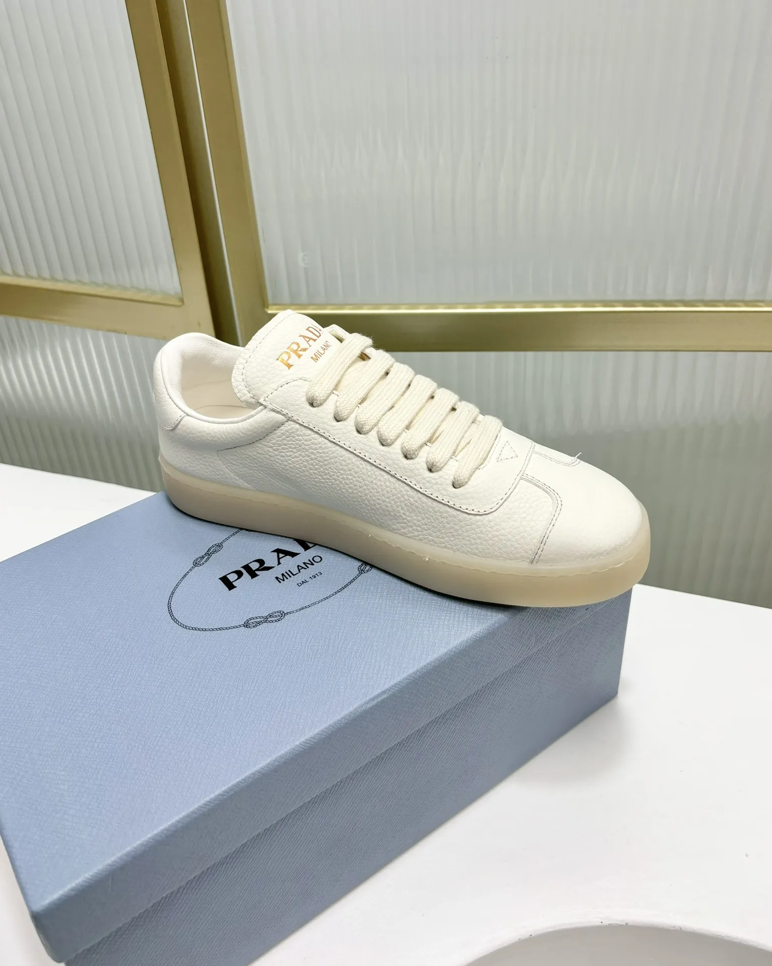 プラダ白レザースニーカー - 画像 (6)