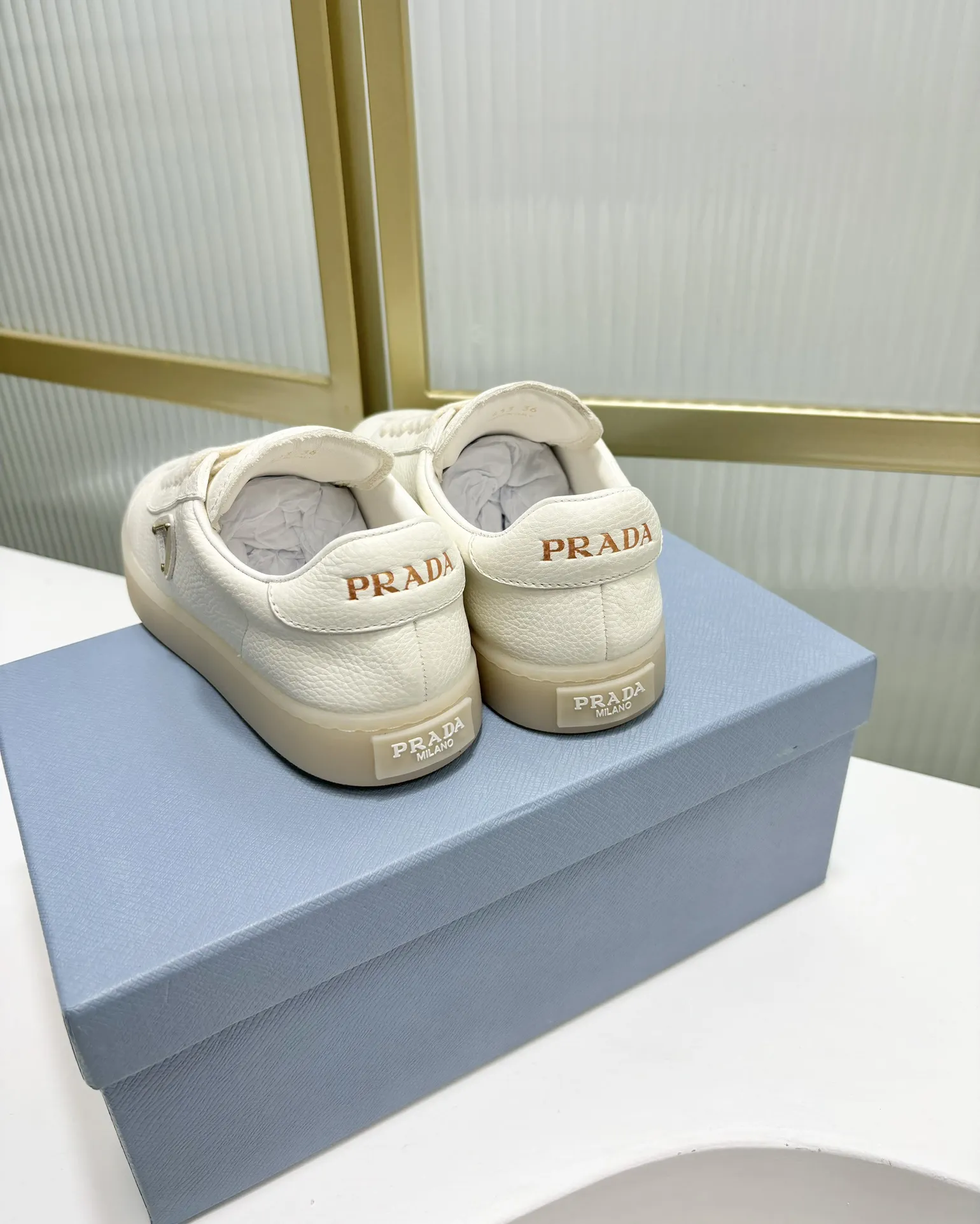 プラダ白レザースニーカー - 画像 (7)
