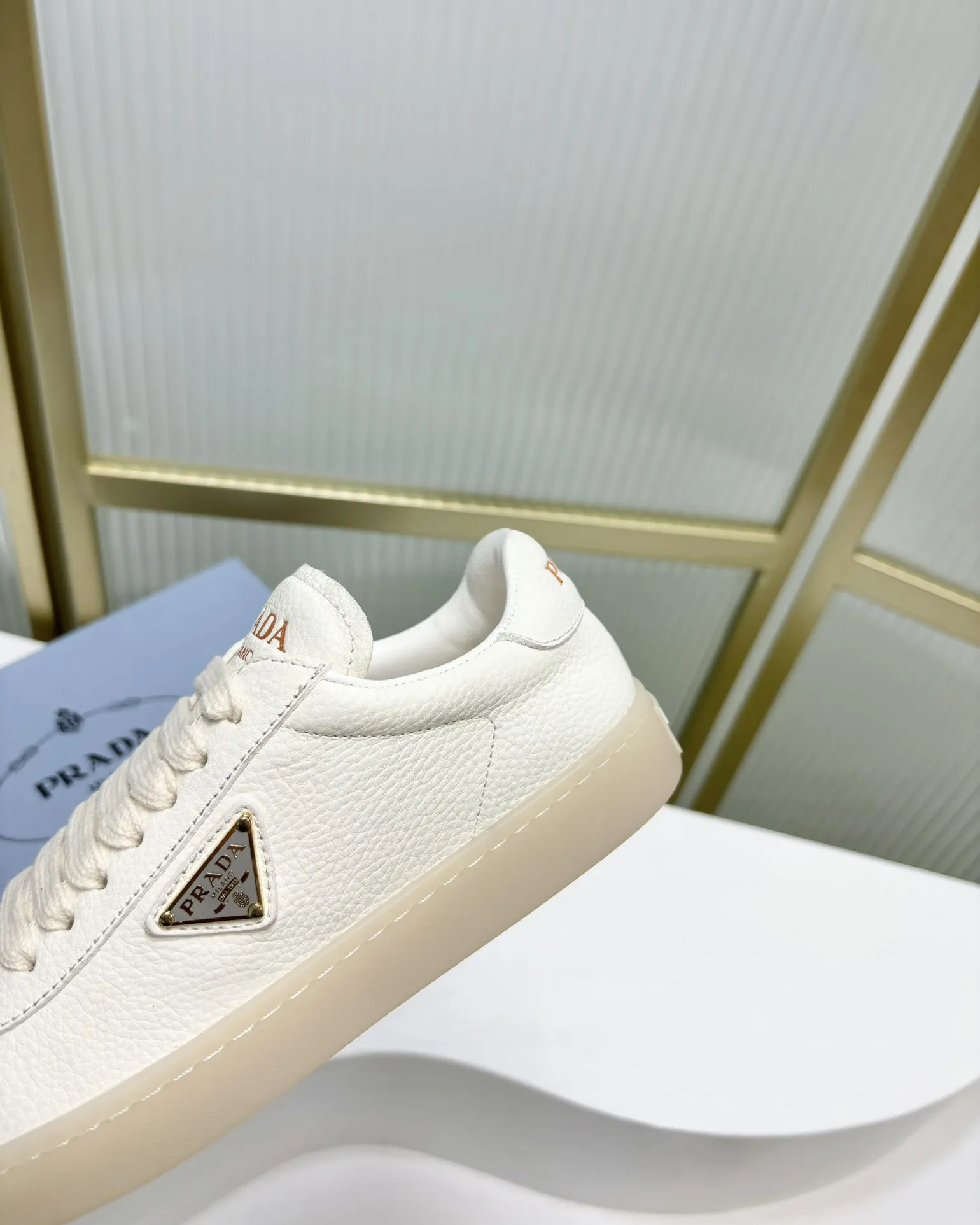 プラダ白レザースニーカー - 画像 (8)