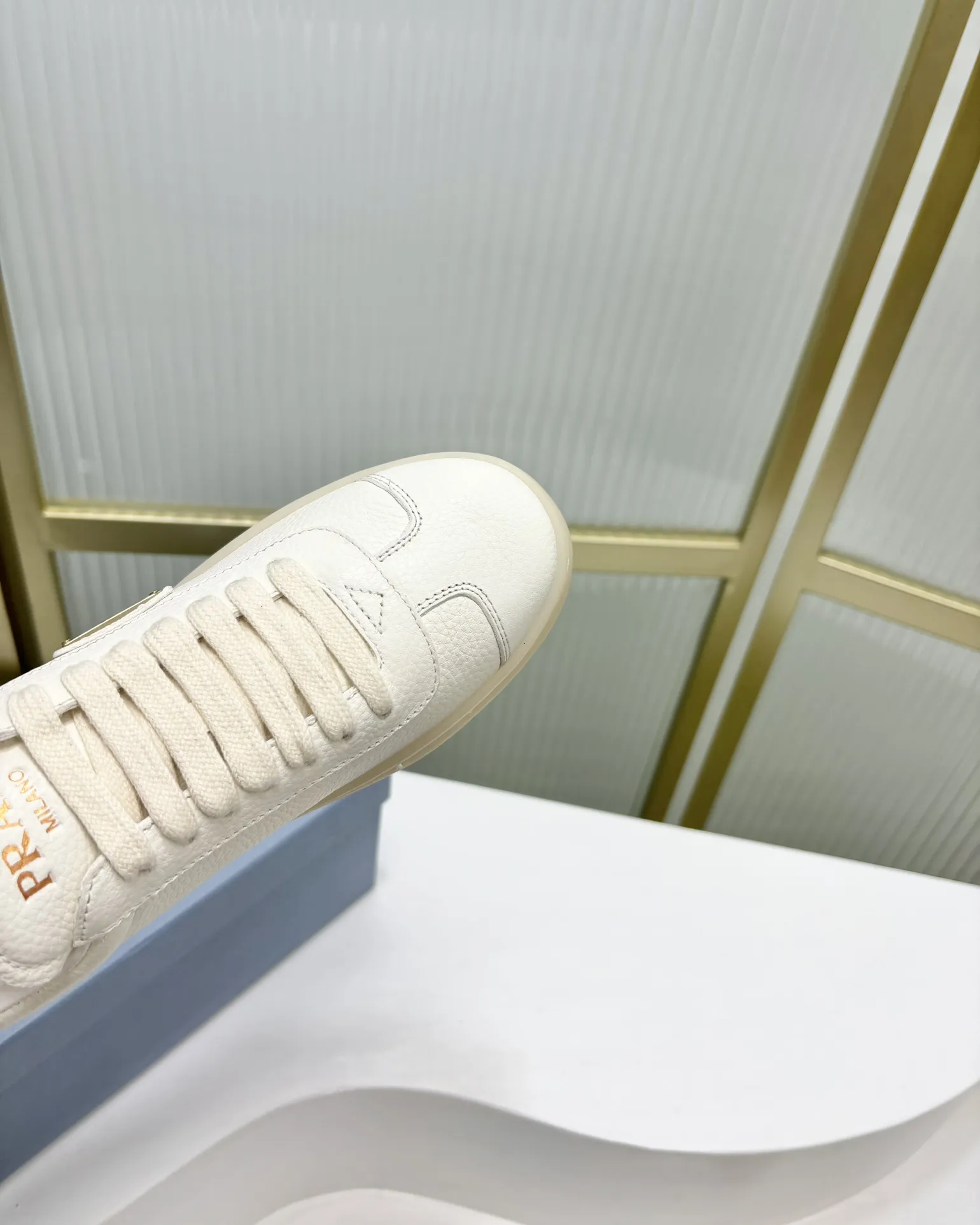 プラダ白レザースニーカー - 画像 (9)