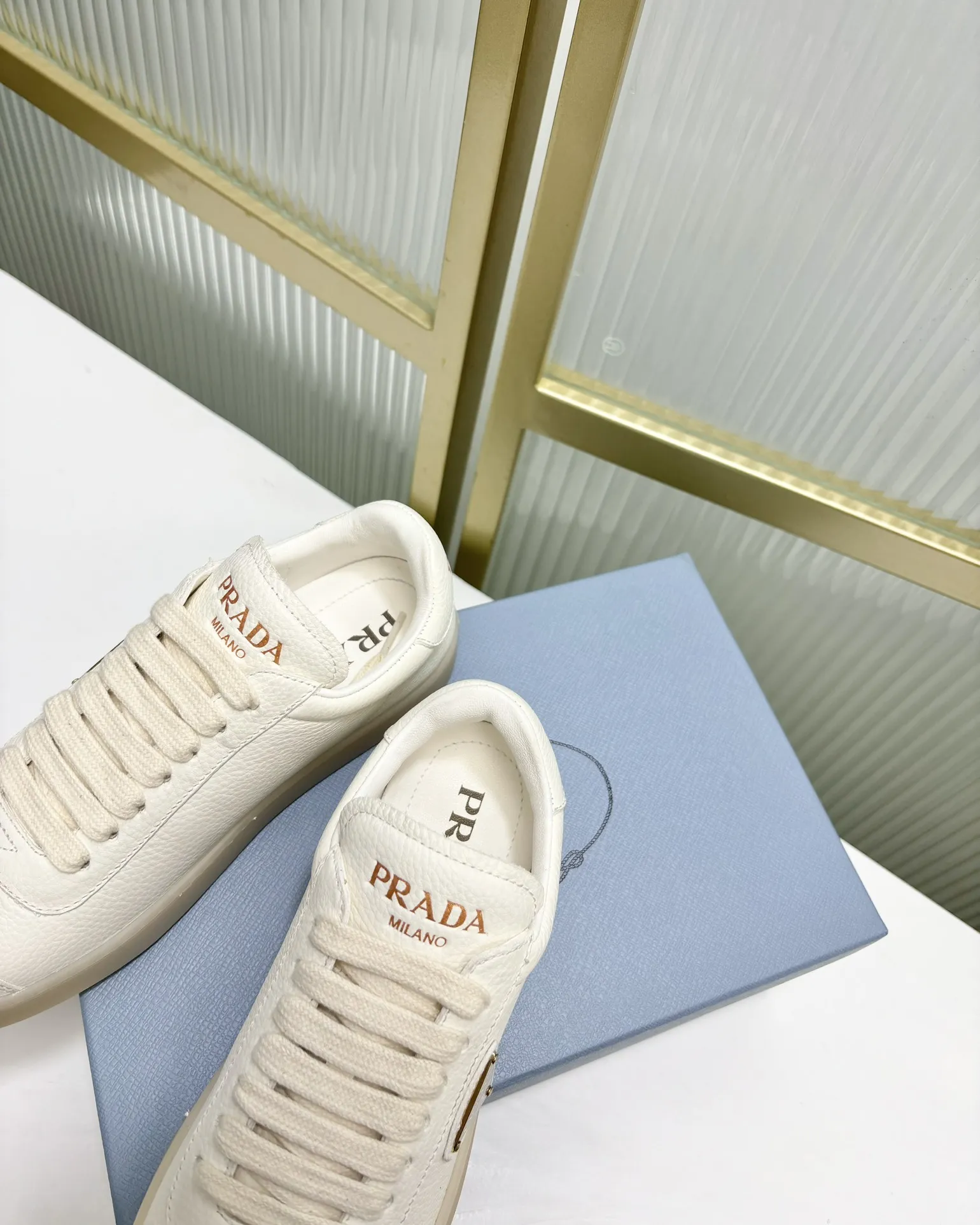 プラダ白レザースニーカー - 画像 (10)