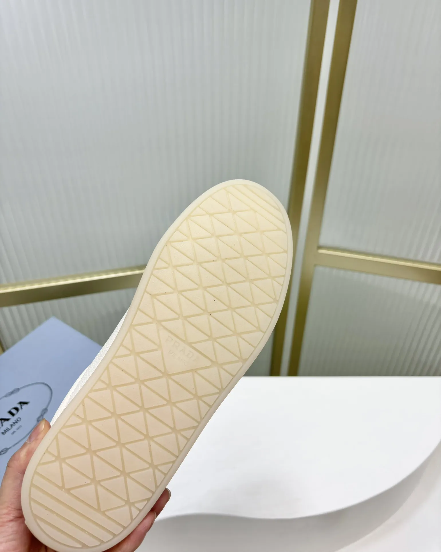 プラダ白レザースニーカー - 画像 (11)