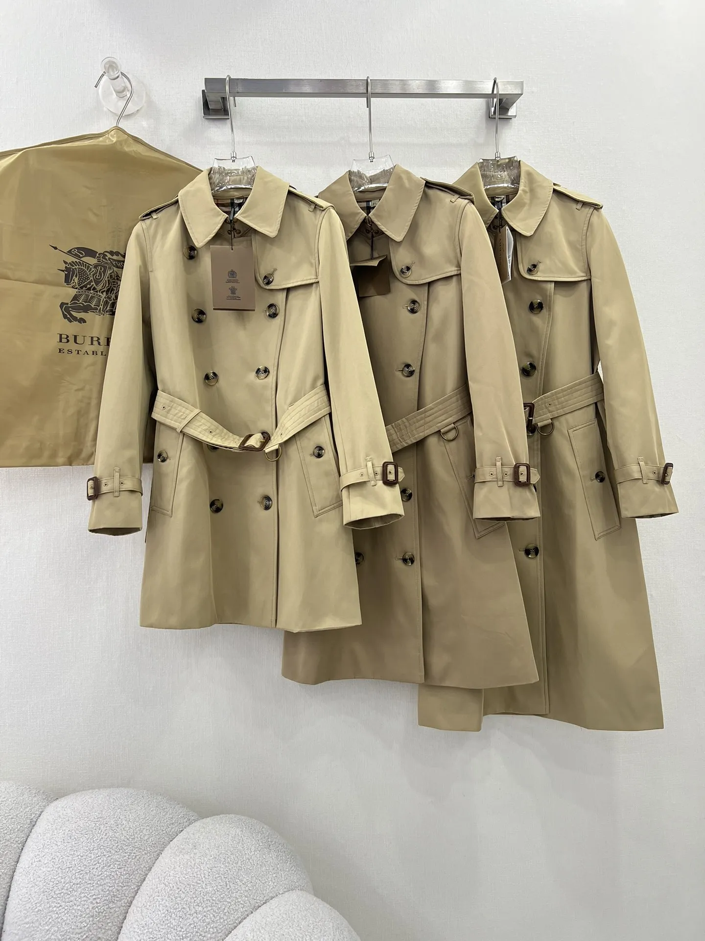 Burberry新作ベージュ中くらいの長さトレンチコート - 画像 (10)