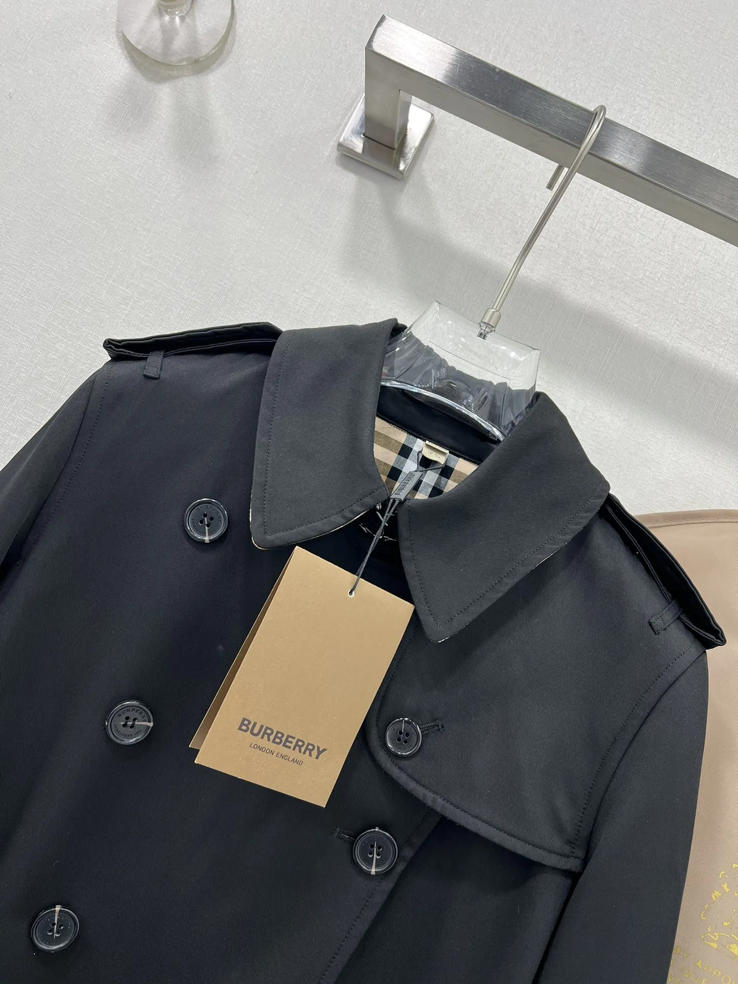 Burberry新作黒中くらいの長さトレンチコート - 画像 (3)