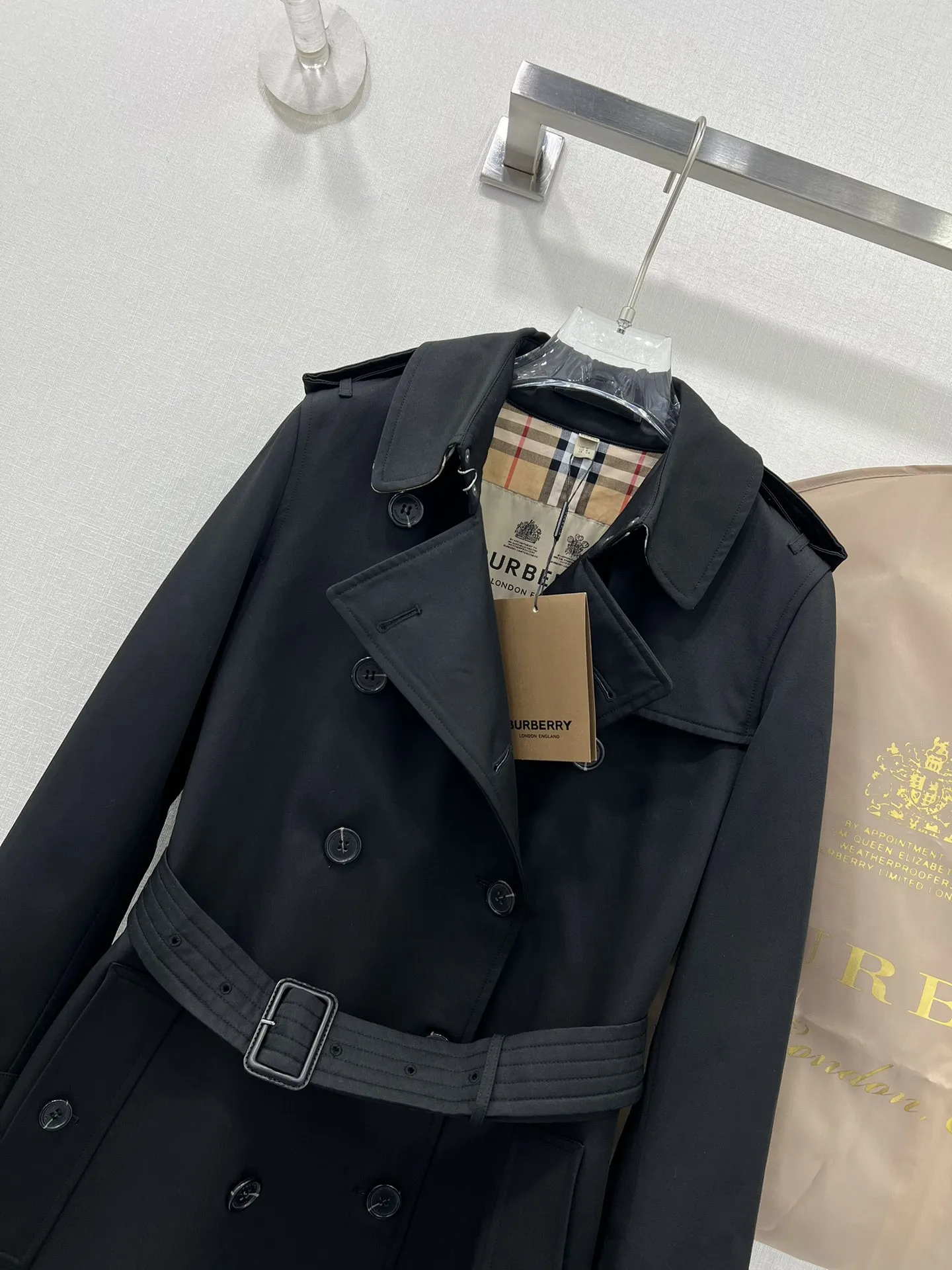 Burberry新作黒中くらいの長さトレンチコート - 画像 (5)
