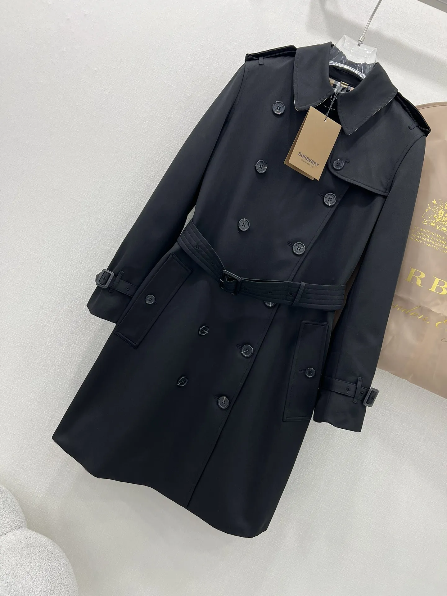Burberry新作黒中くらいの長さトレンチコート - 画像 (7)