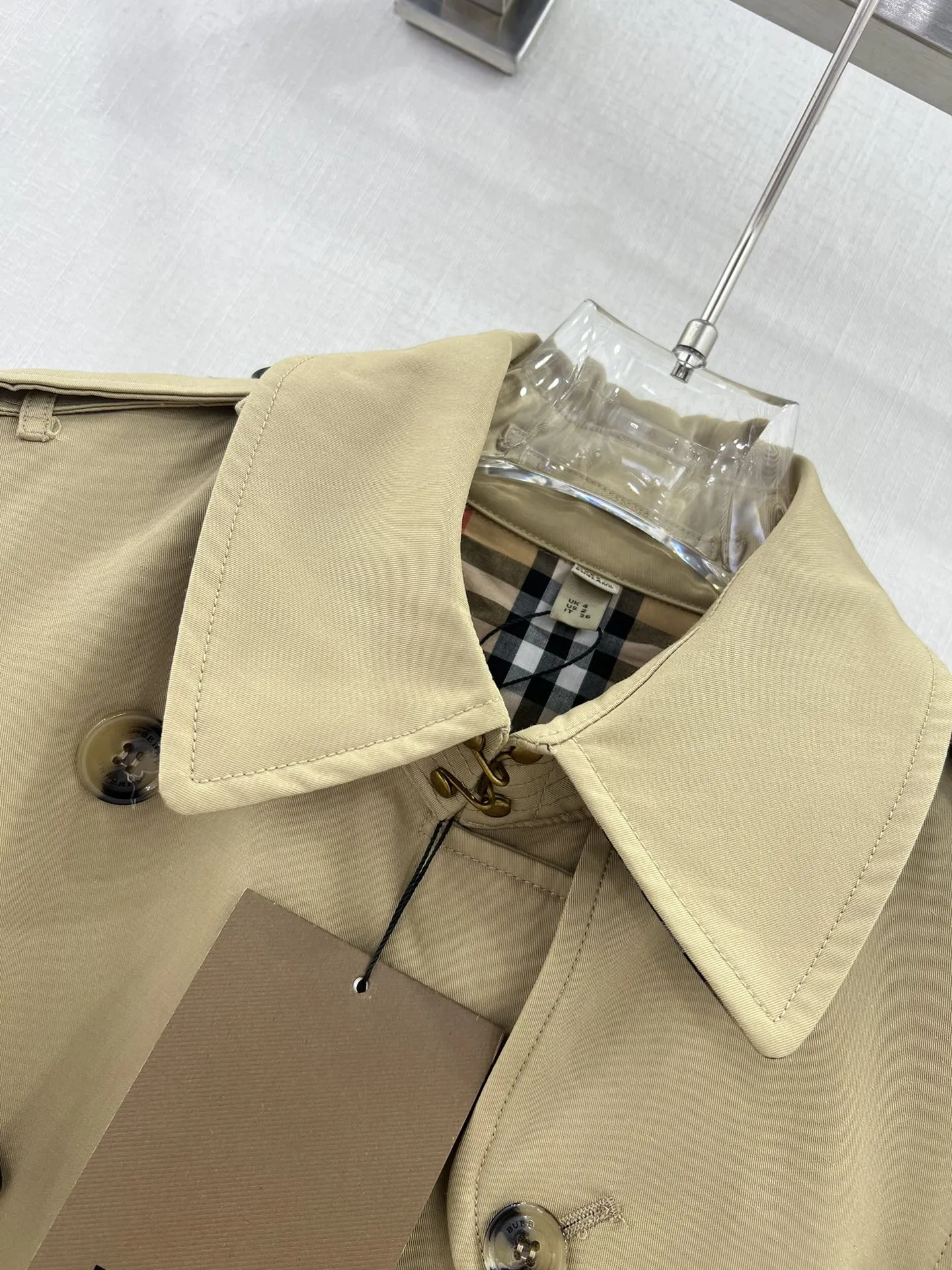 Burberry新作ベージュトレンチコートチェック柄 - 画像 (3)