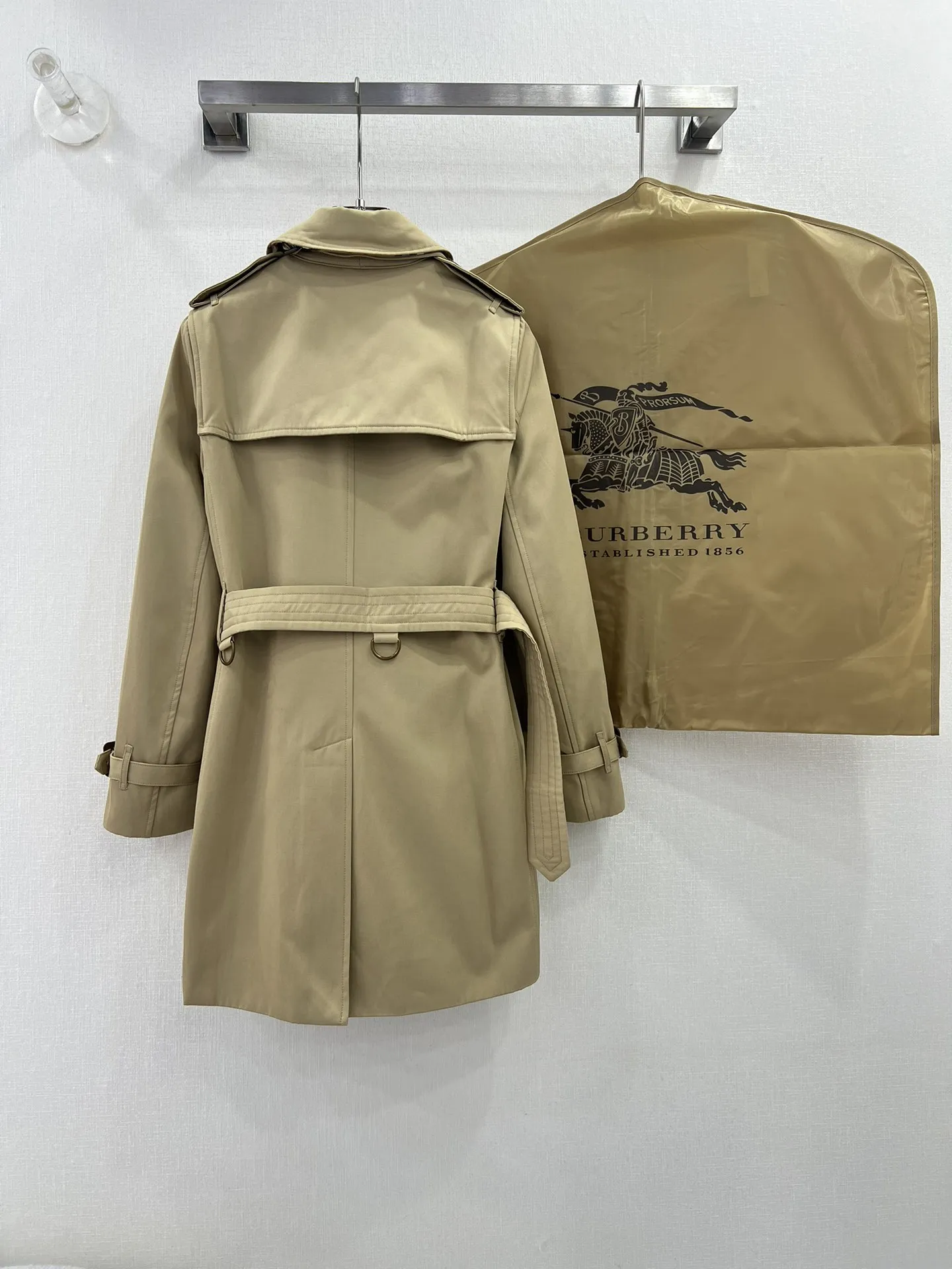 Burberry新作ベージュトレンチコートチェック柄 - 画像 (9)