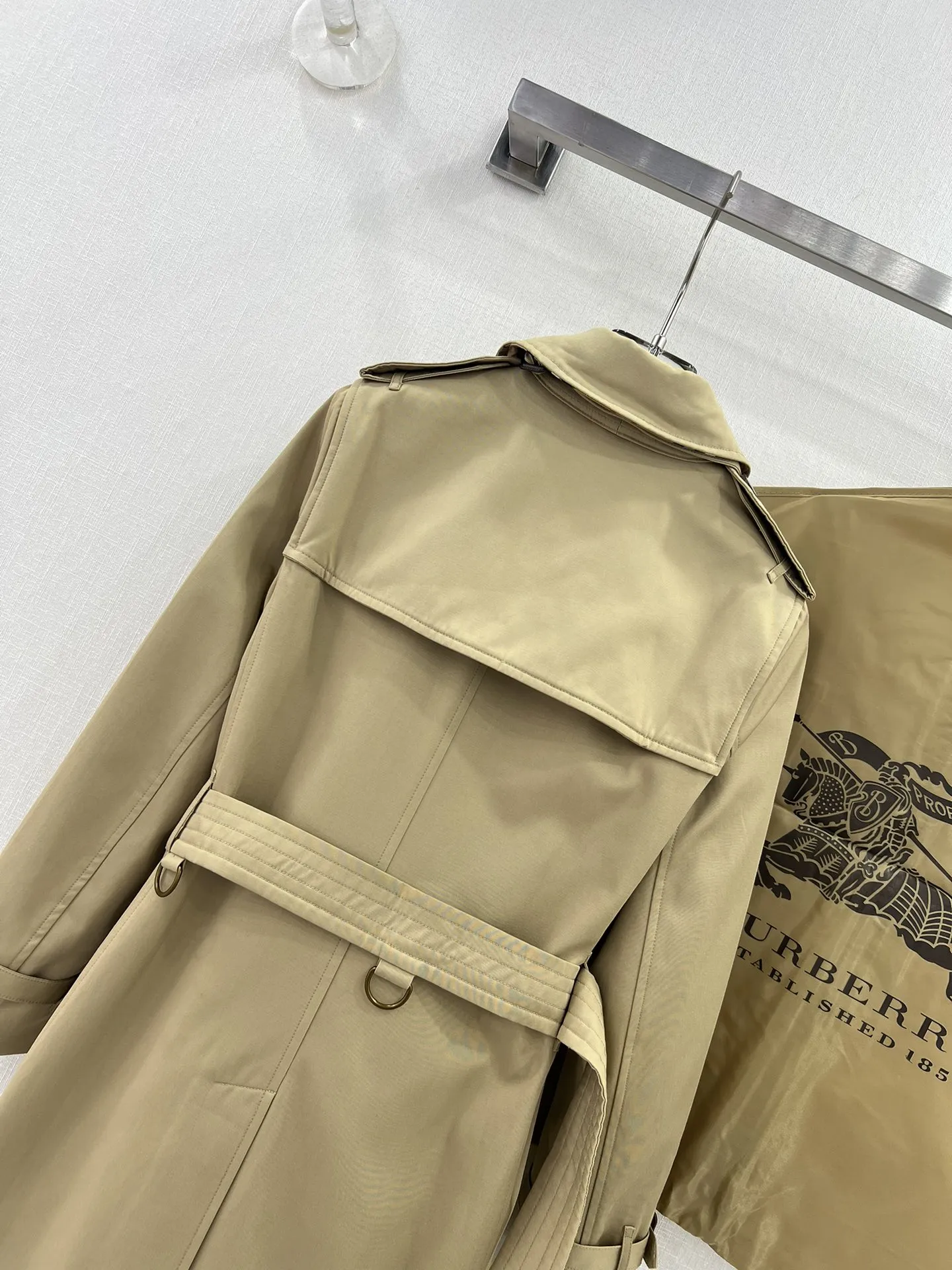 Burberry新作ベージュトレンチコートチェック柄 - 画像 (10)
