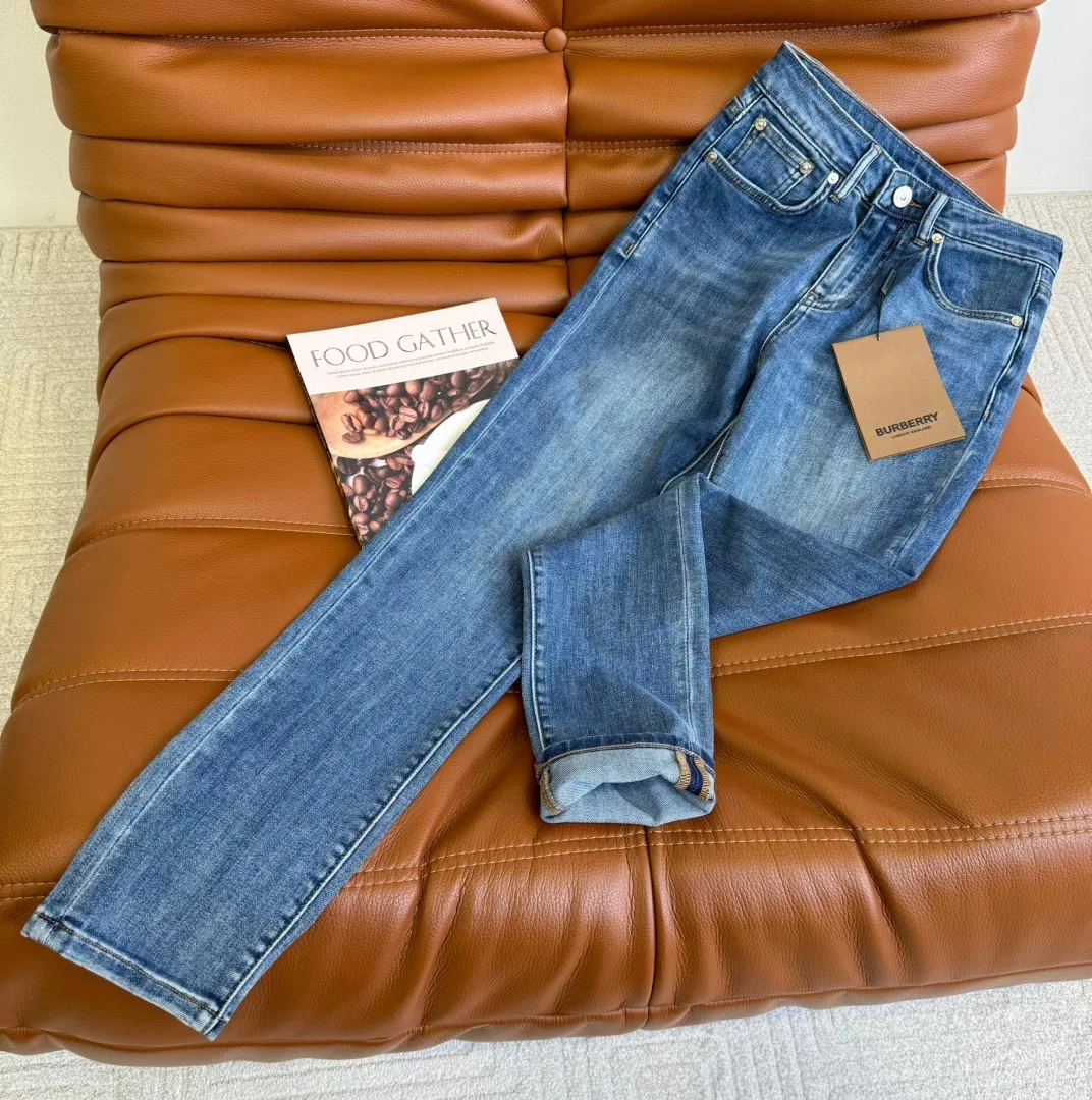 Burberry ブルー 小脚牛仔ズボン 戦馬ロゴ