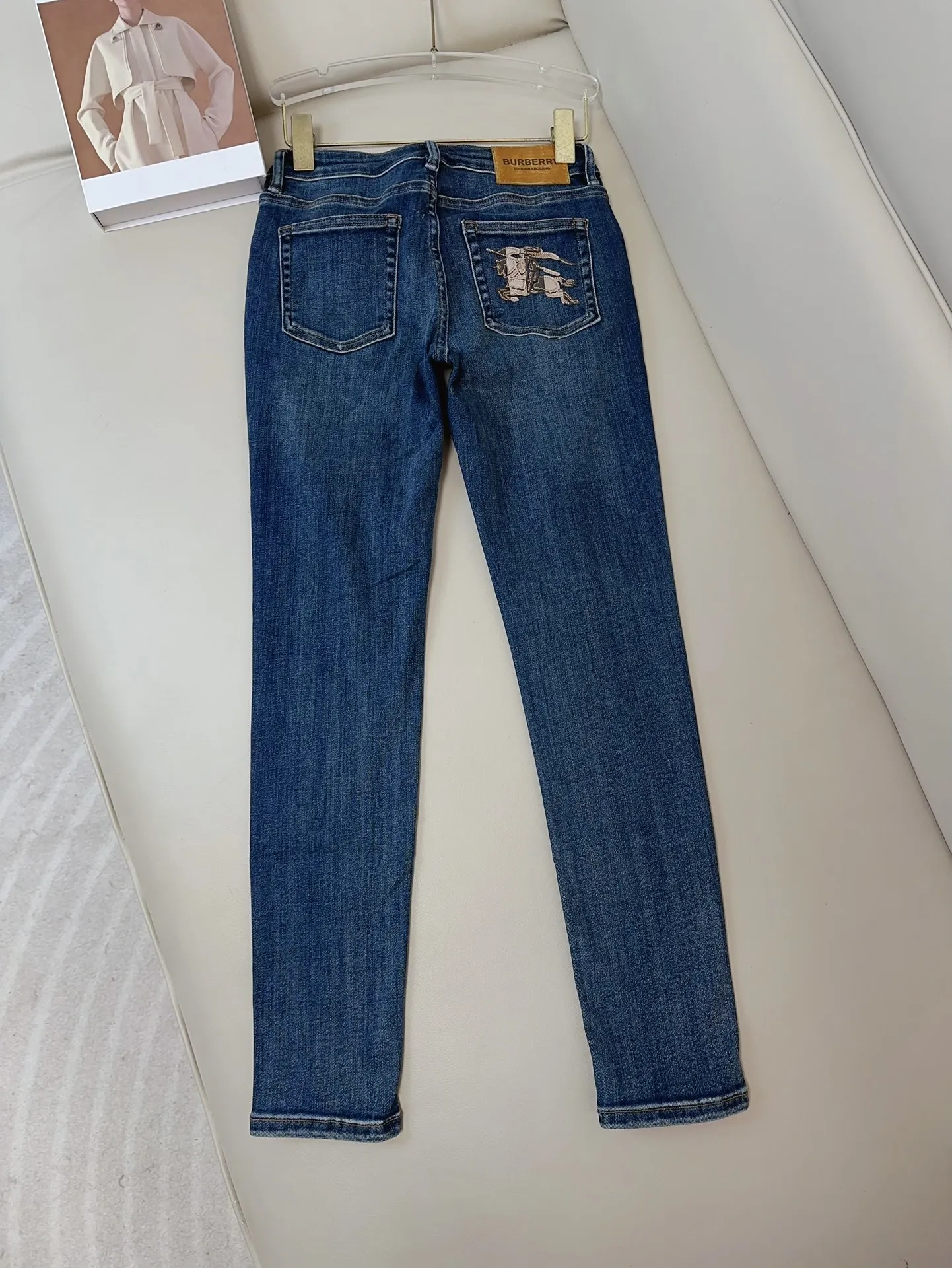 BURBERRY新作ズボン - 画像 (3)