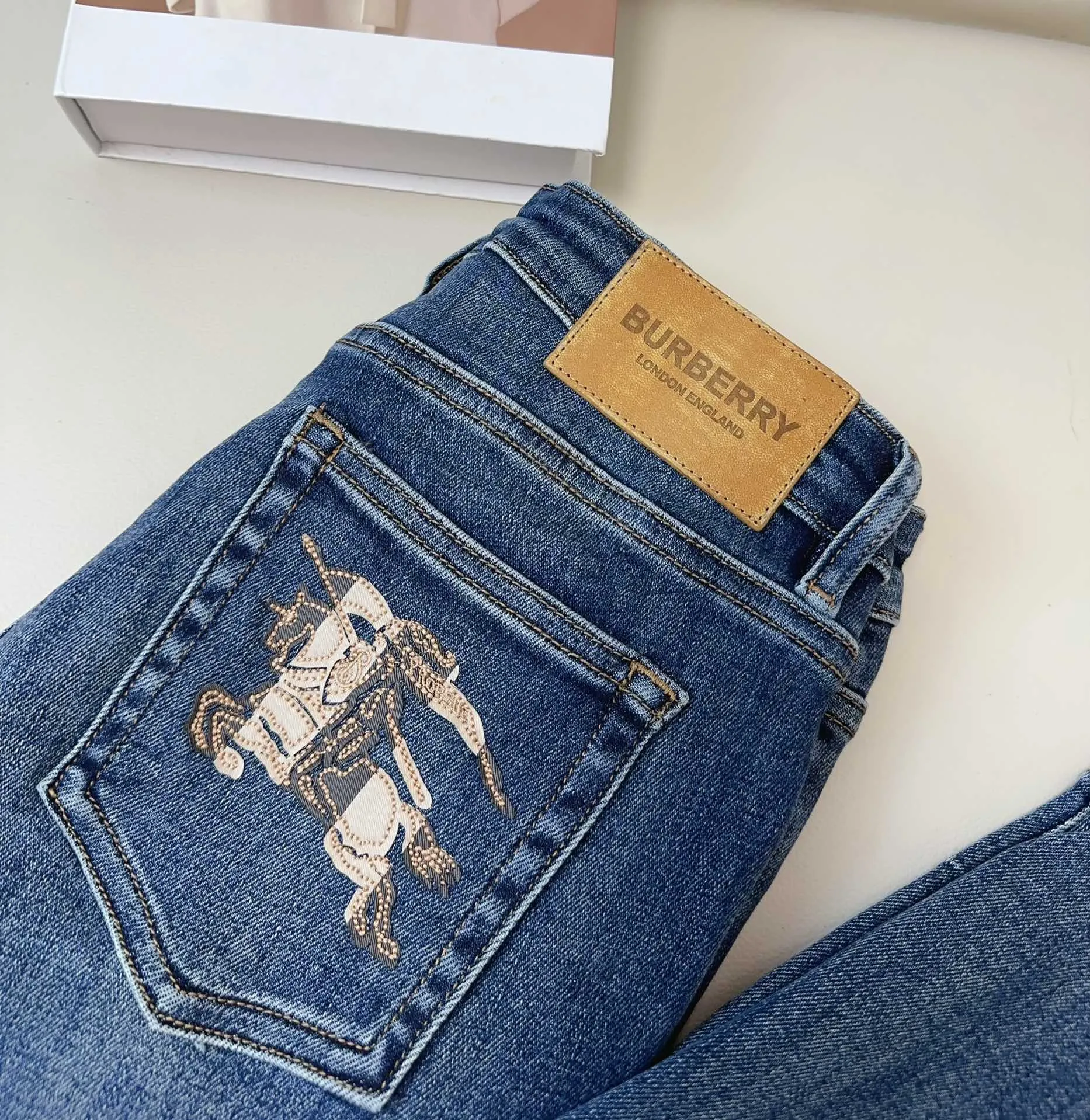 BURBERRY新作ズボン - 画像 (8)