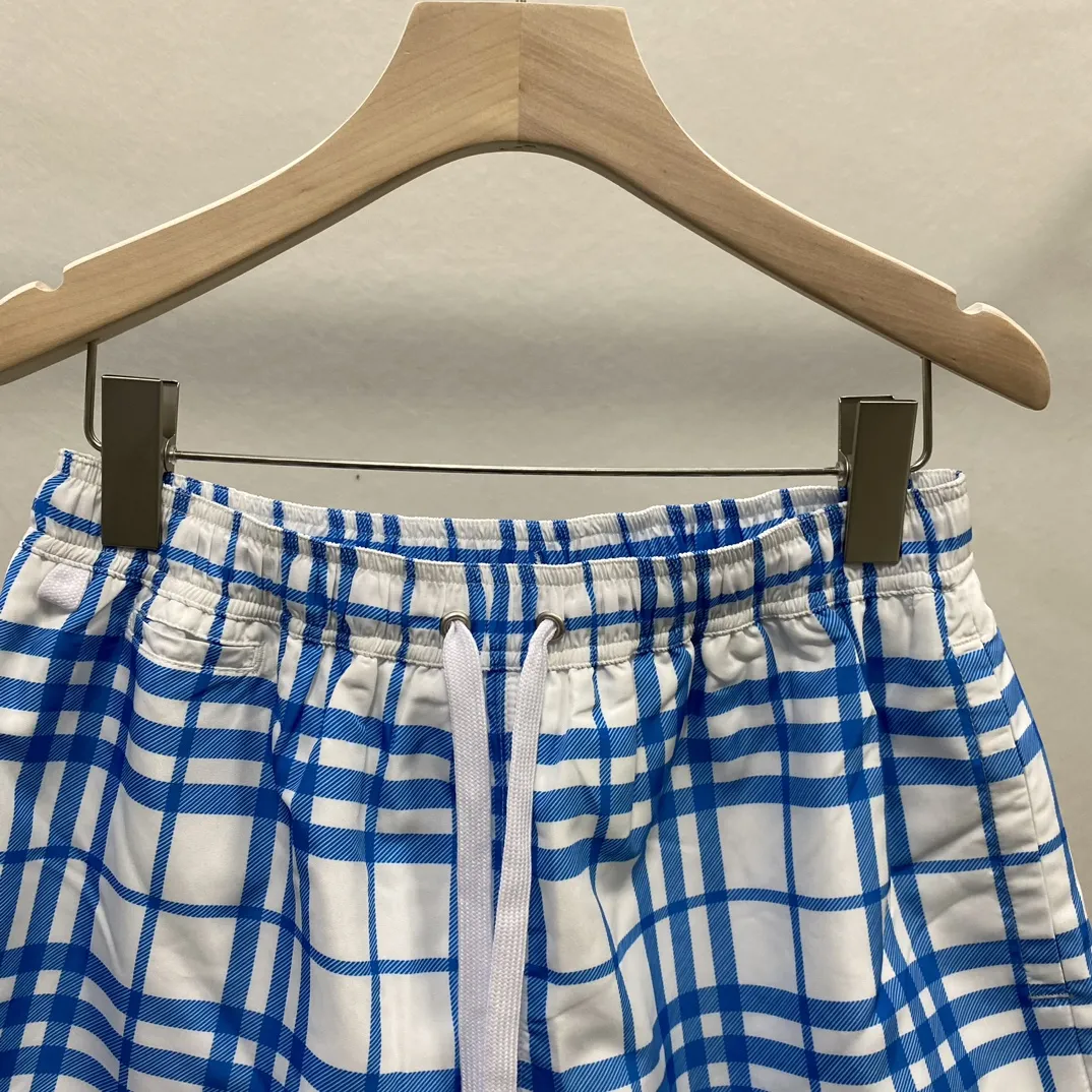 BURBERRY ブルー白チェックショーツ 男女兼用 - 画像 (4)