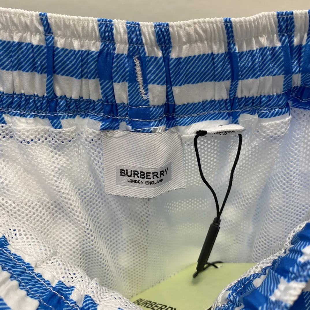 BURBERRY ブルー白チェックショーツ 男女兼用 - 画像 (5)