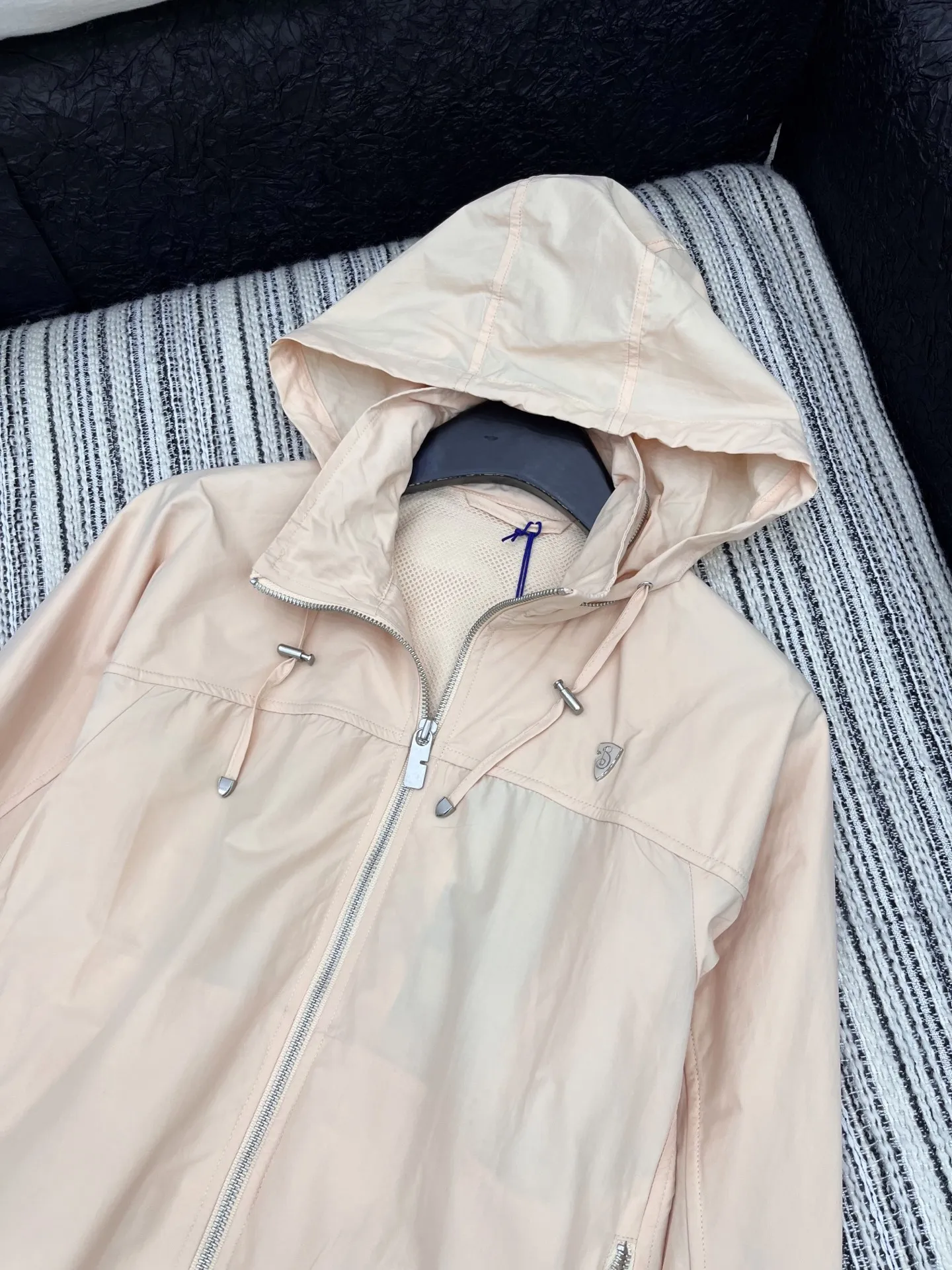 Burberry新作黒フード付きコート - 画像 (3)