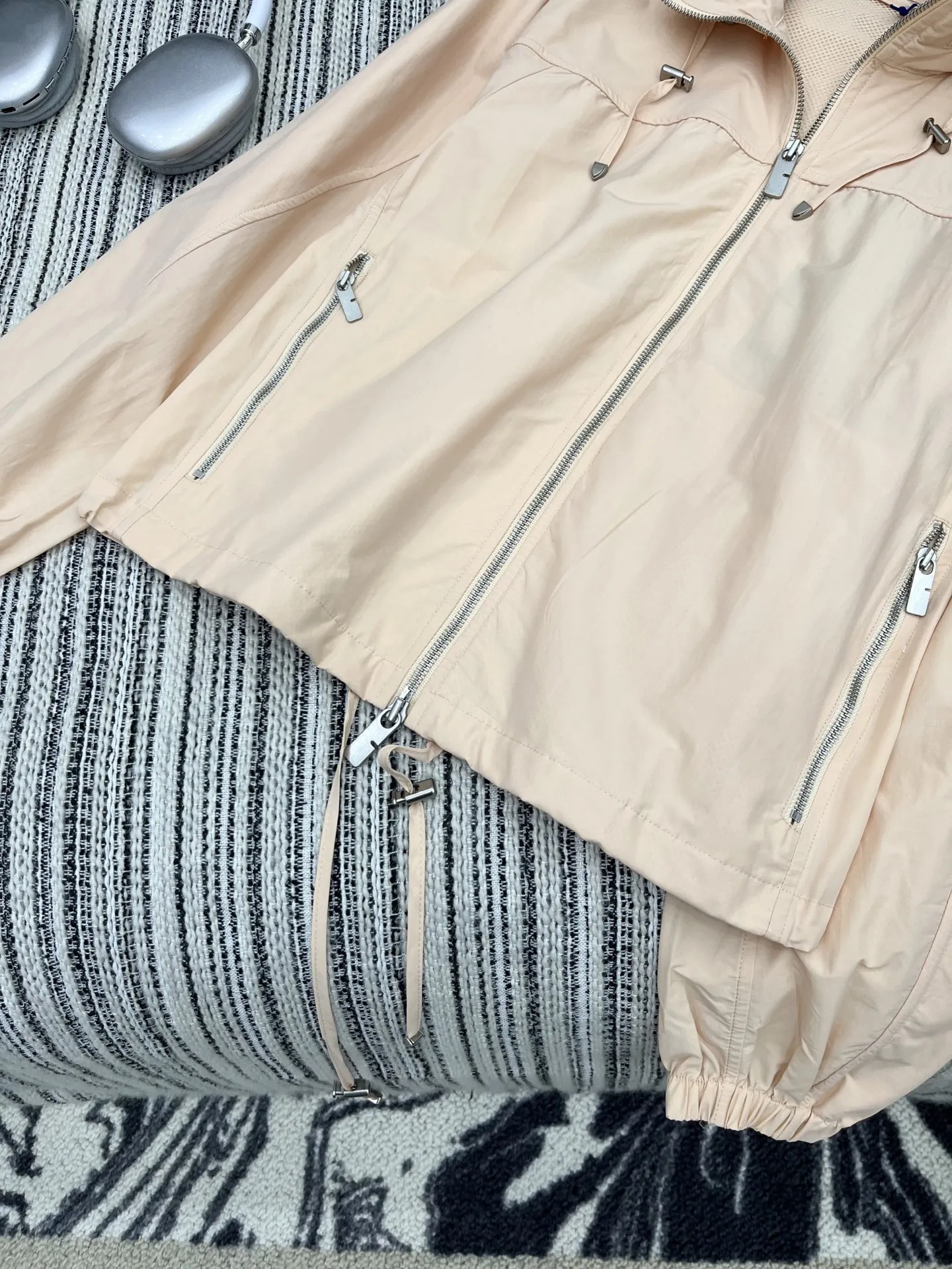 Burberry新作黒フード付きコート - 画像 (5)