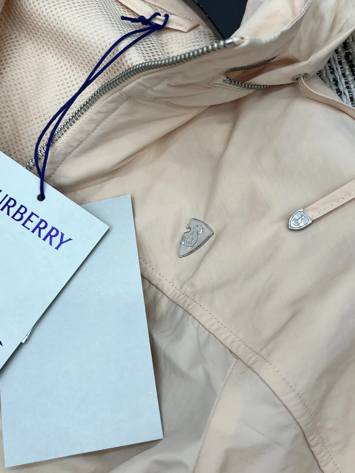 Burberry新作黒フード付きコート - 画像 (8)