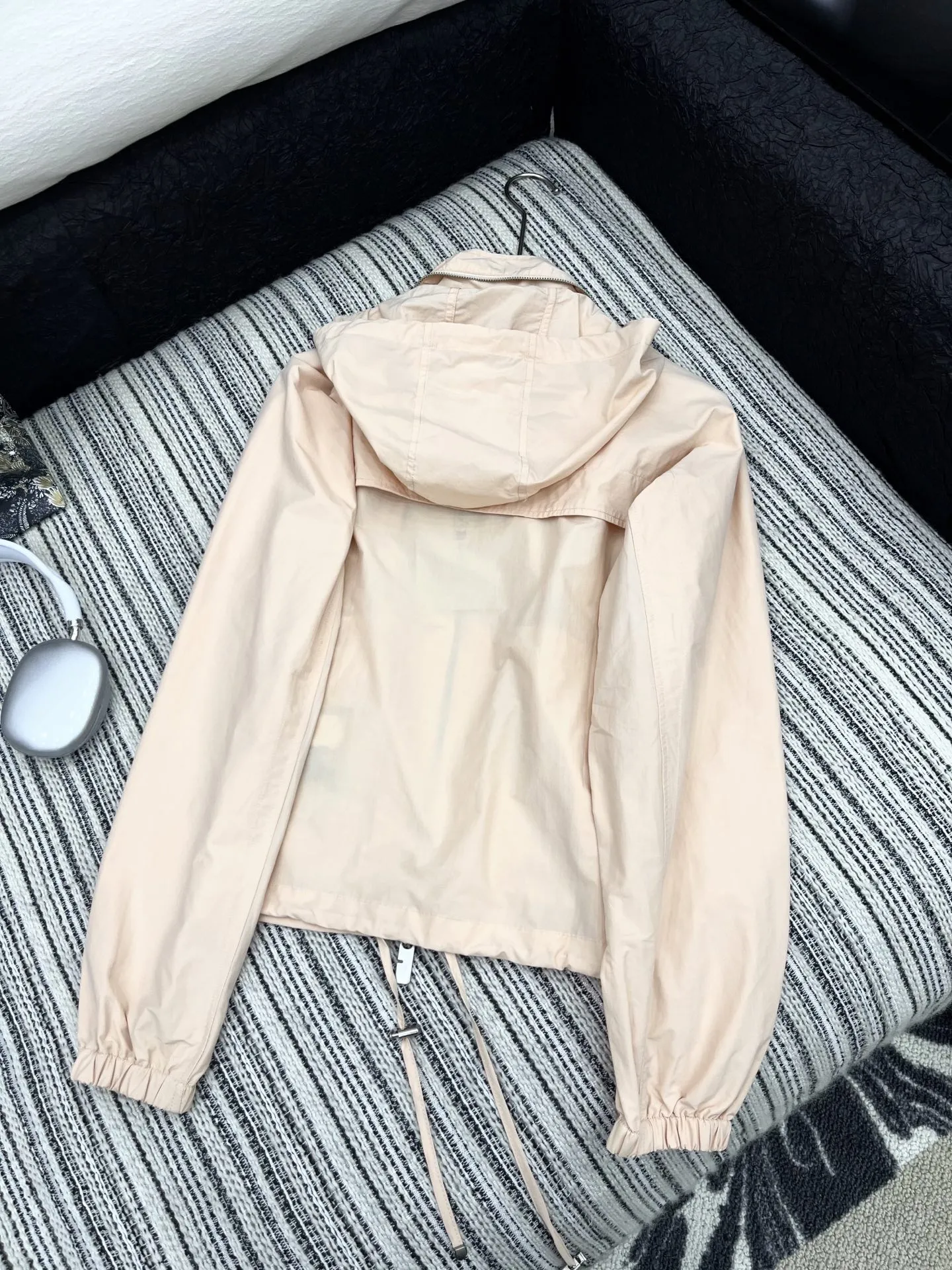 Burberry新作黒フード付きコート - 画像 (9)