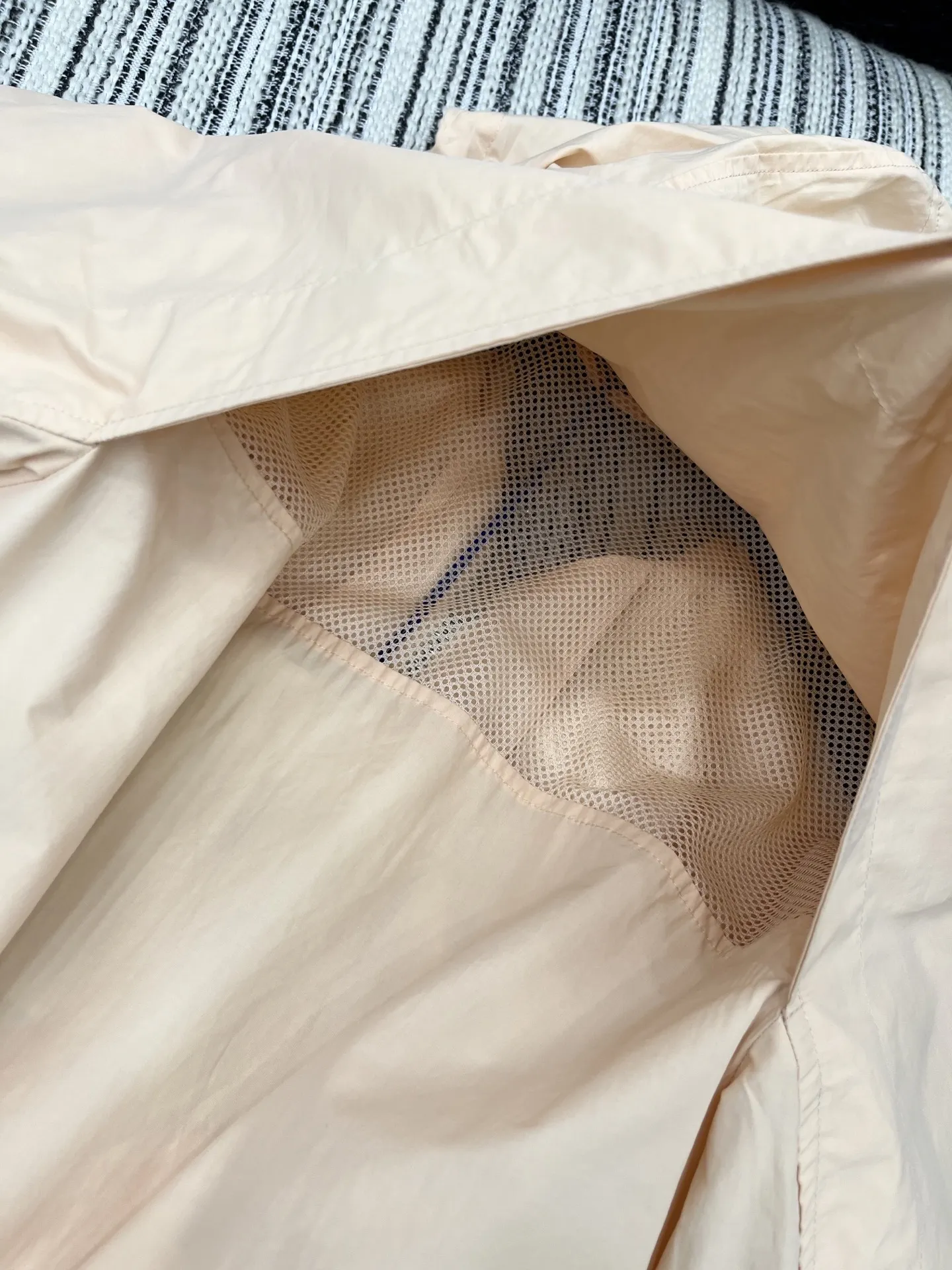 Burberry新作黒フード付きコート - 画像 (10)