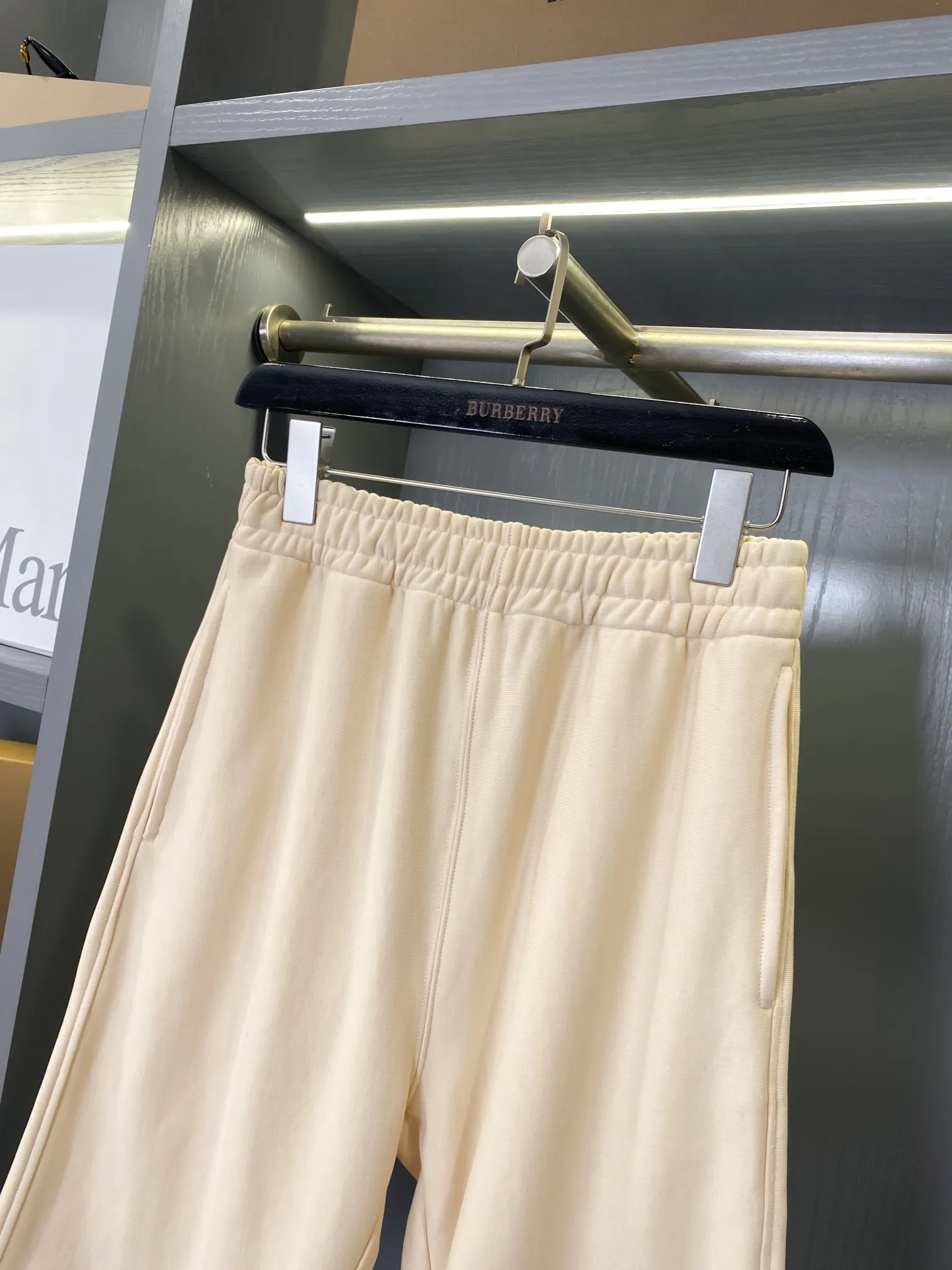 BURBERRY ベージュ コットンショーツ 限定デザイン - 画像 (4)