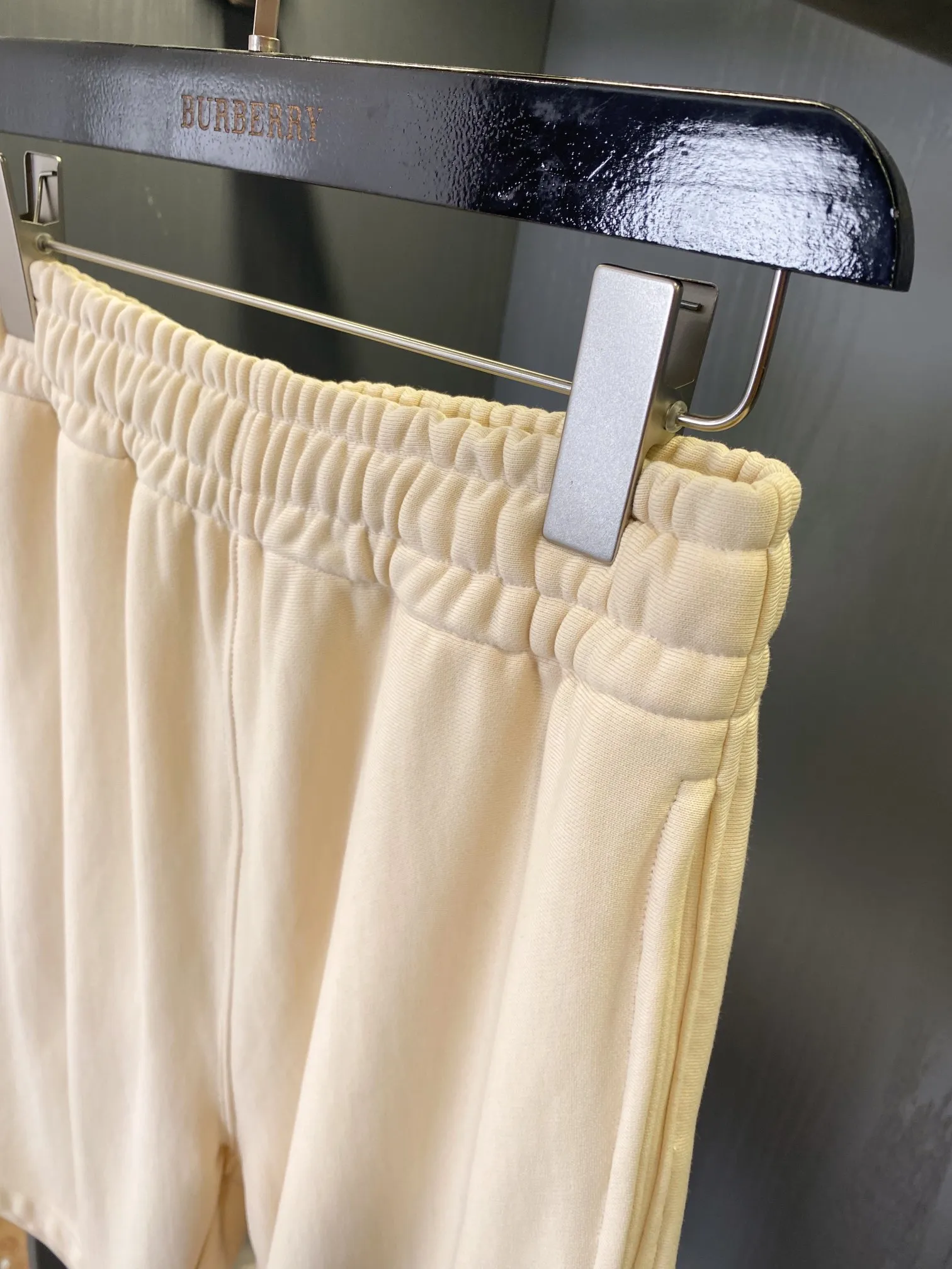 BURBERRY ベージュ コットンショーツ 限定デザイン - 画像 (7)