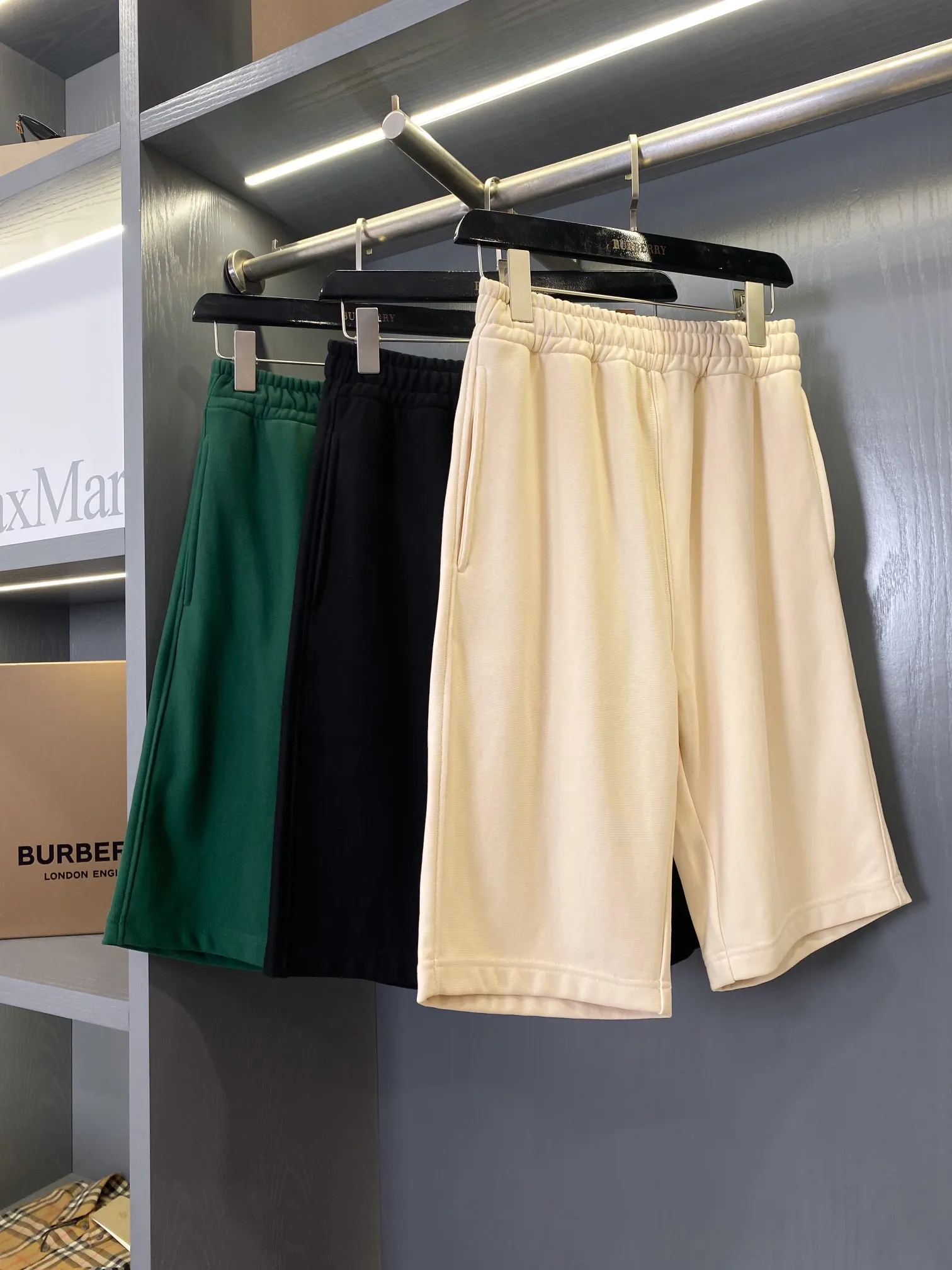 BURBERRY ベージュ コットンショーツ 限定デザイン - 画像 (10)