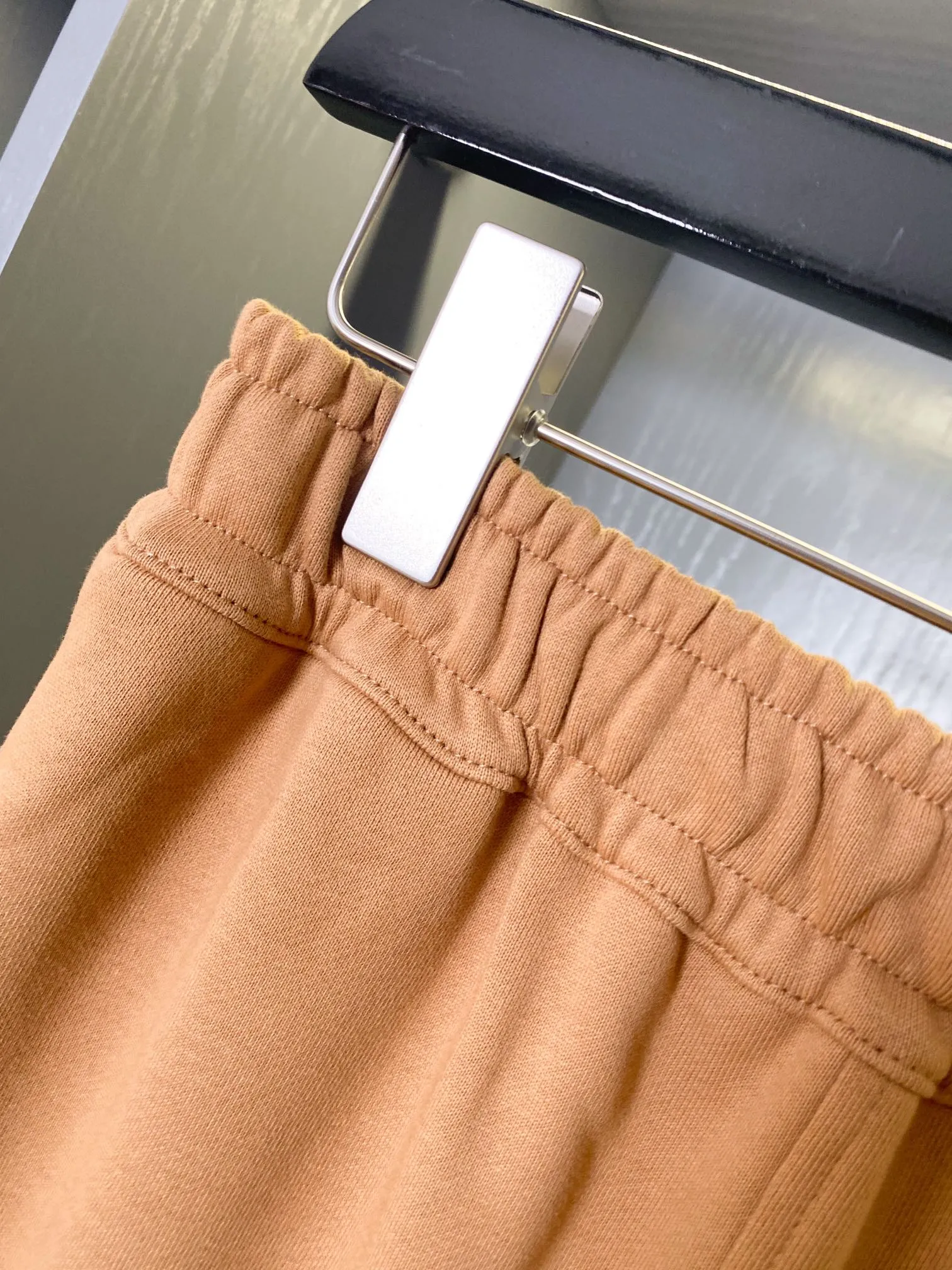 BURBERRY カーキ色 刺繍デザインショーツ - 画像 (7)