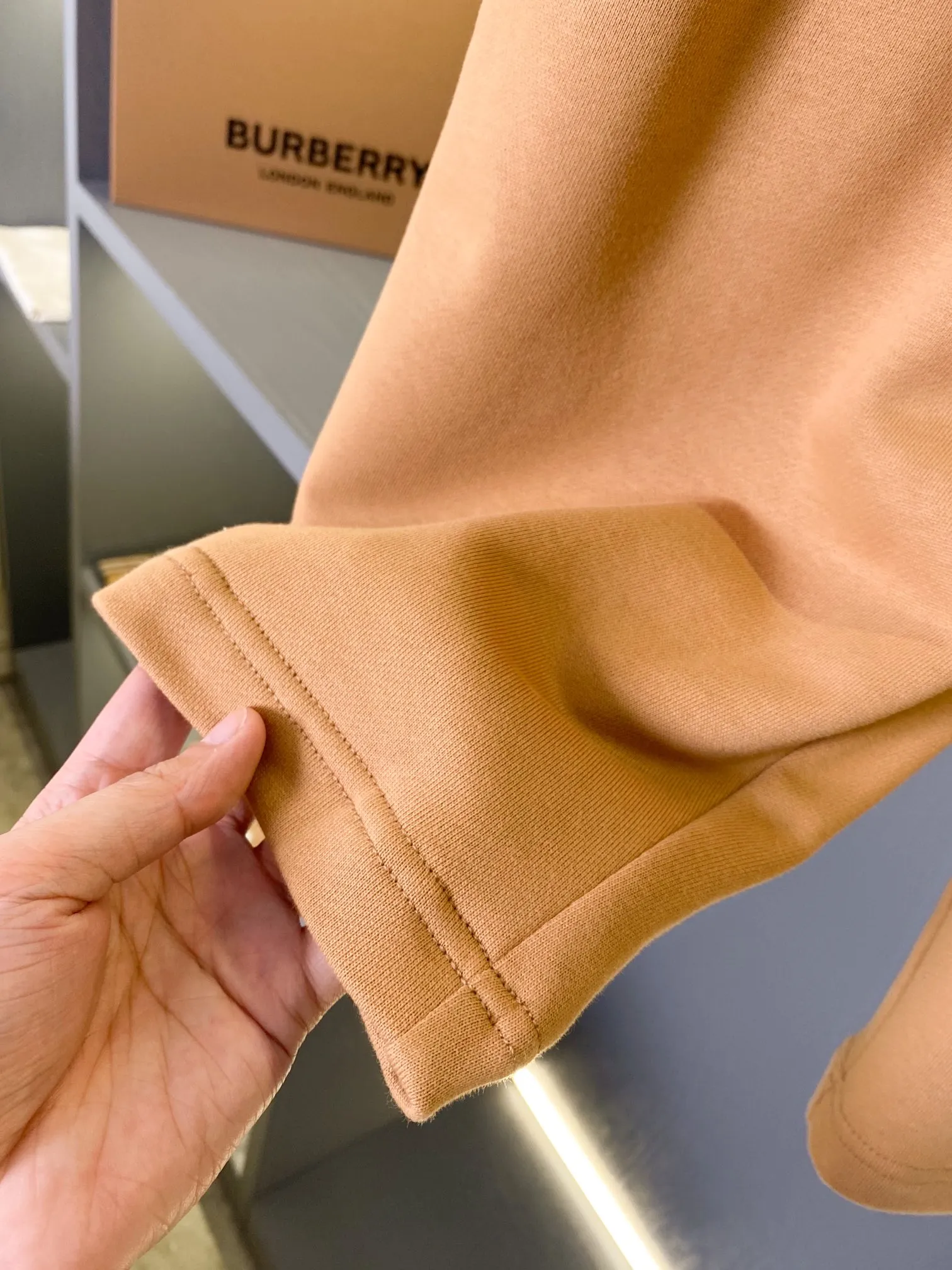 BURBERRY カーキ色 刺繍デザインショーツ - 画像 (8)