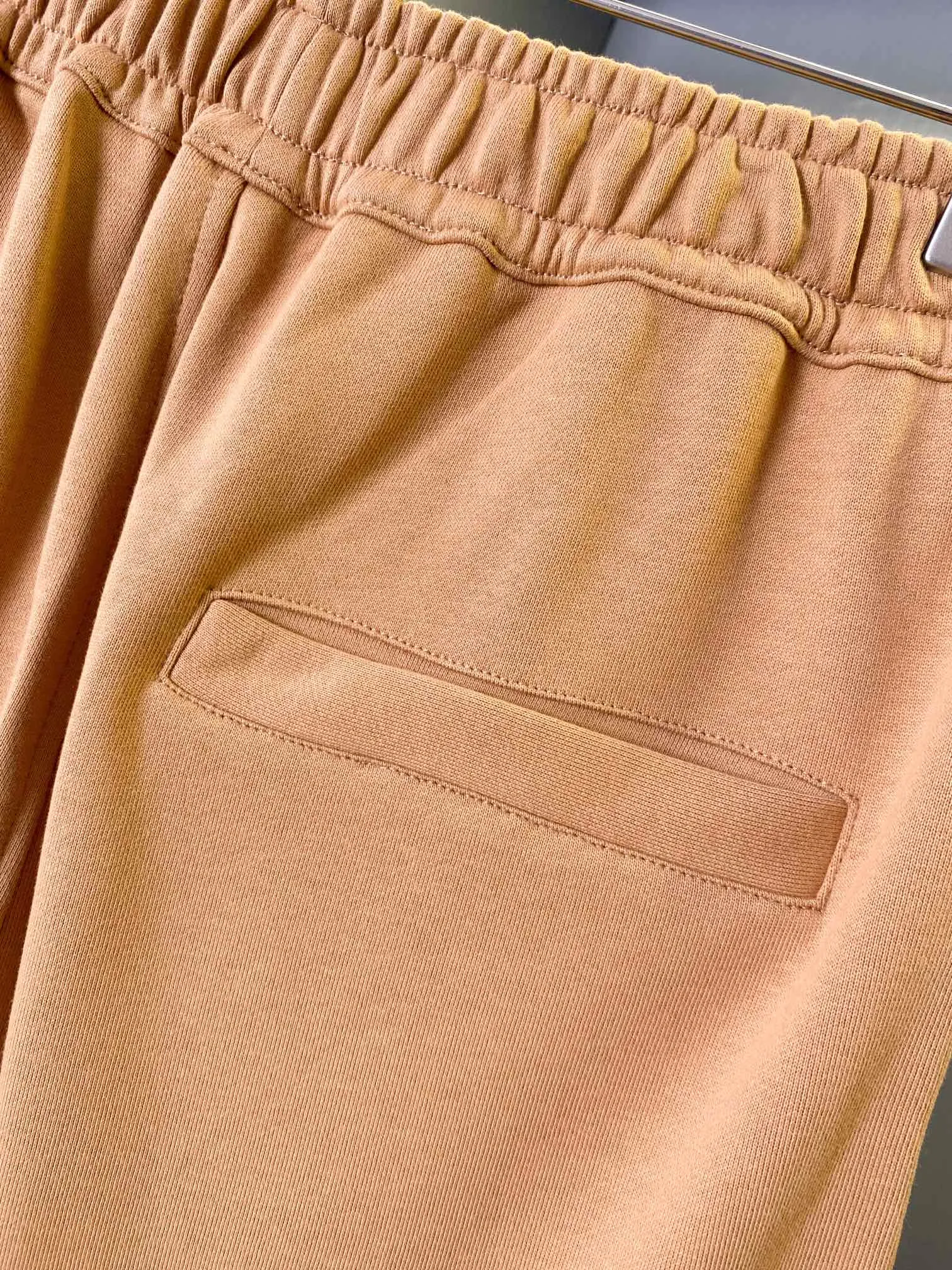 BURBERRY カーキ色 刺繍デザインショーツ - 画像 (10)