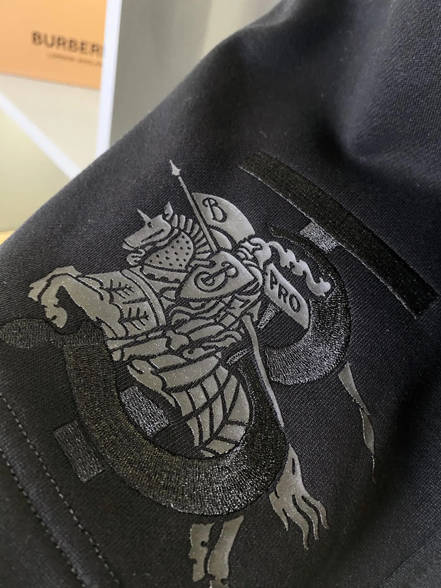 BURBERRY ブラック 馬術騎士刺繍ショーツ - 画像 (5)