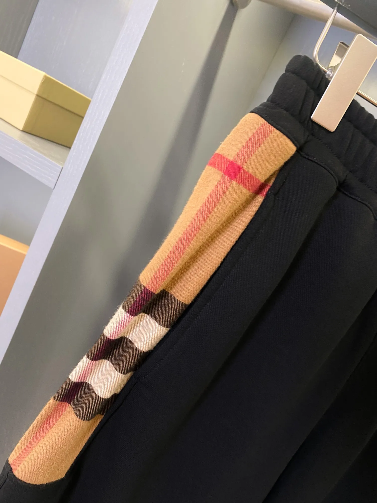 BURBERRY ブラック 格子柄サイドパネルショーツ - 画像 (5)