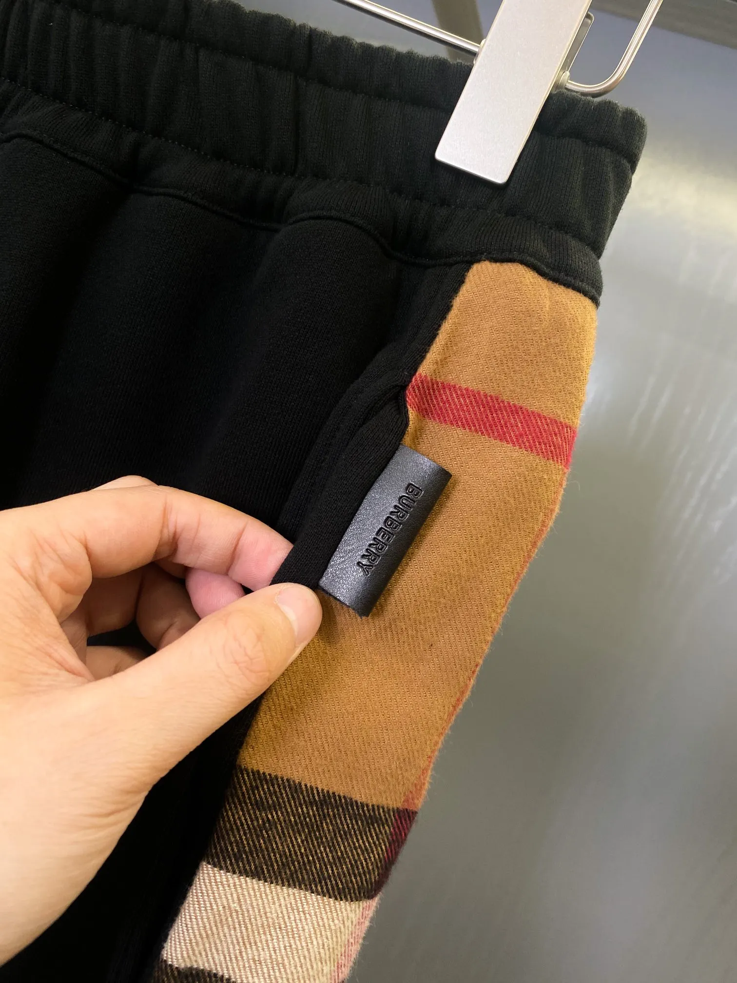 BURBERRY ブラック 格子柄サイドパネルショーツ - 画像 (7)