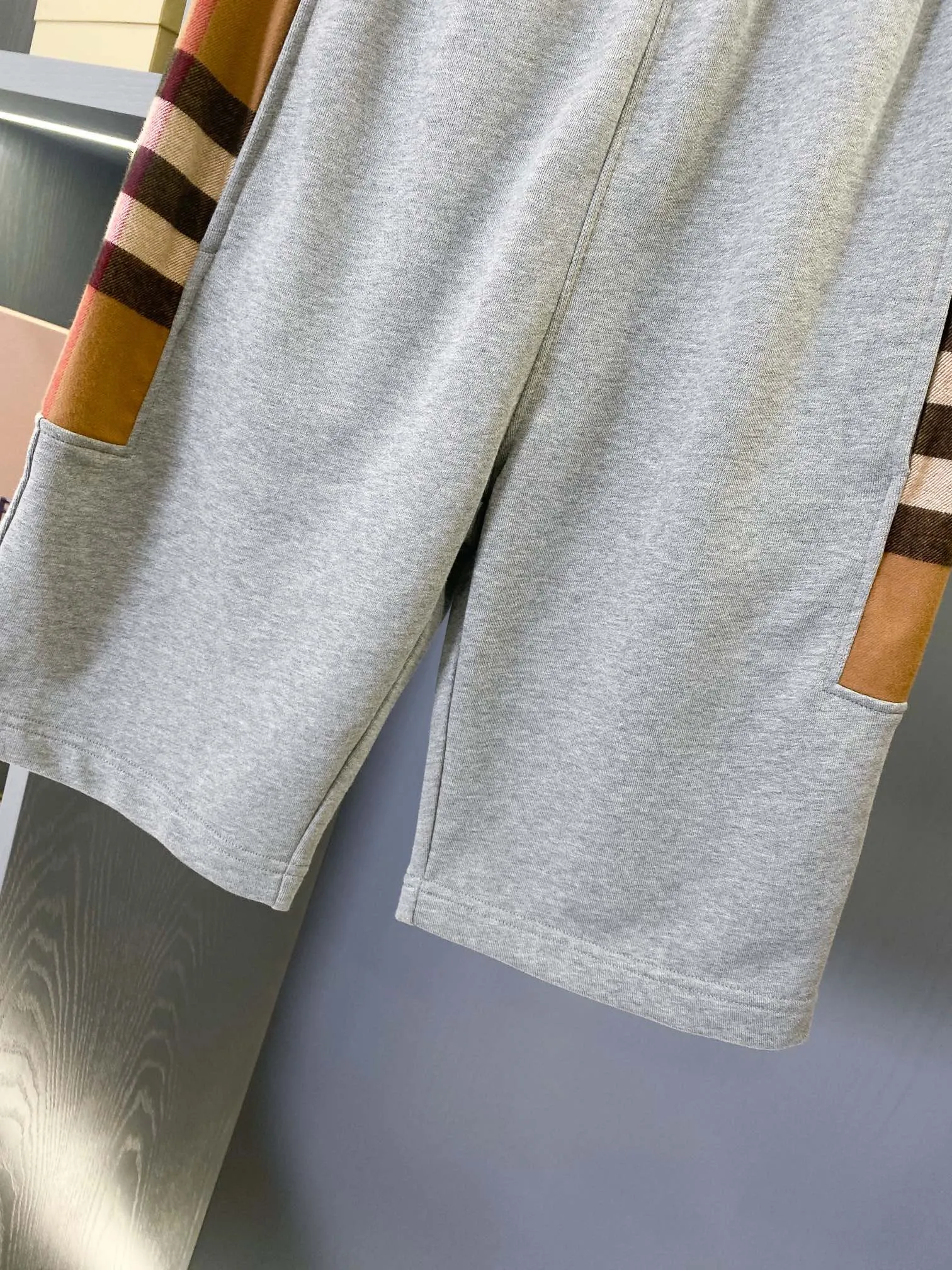 BURBERRY グレー 格子柄サイドパネルショーツ - 画像 (4)