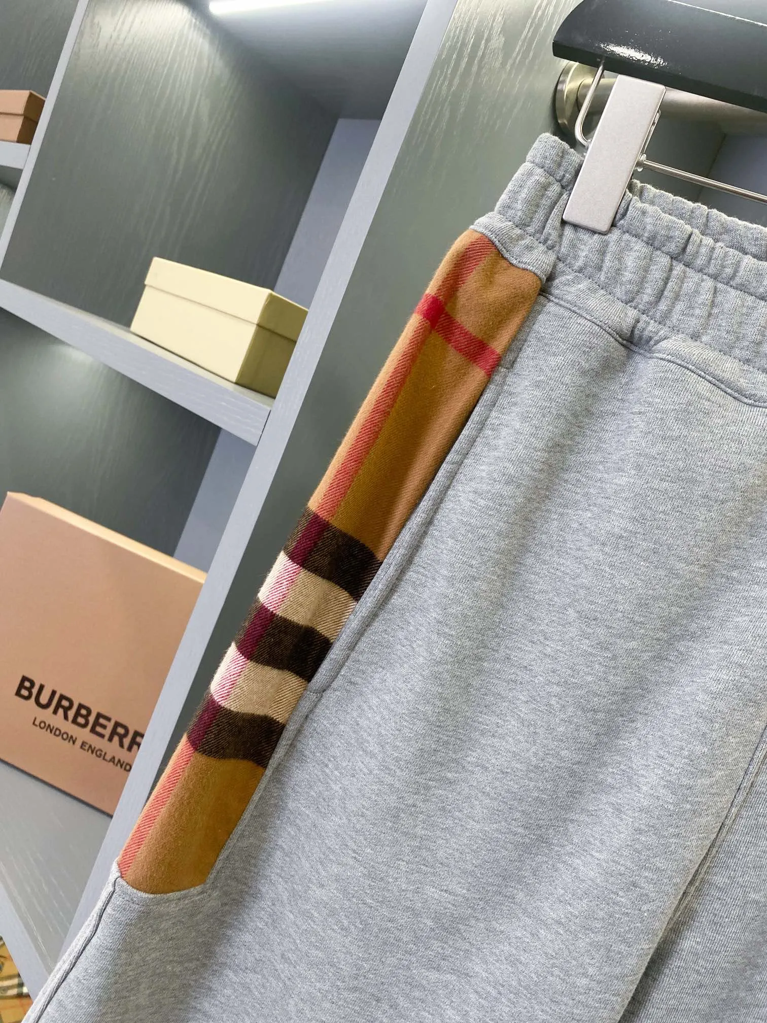 BURBERRY グレー 格子柄サイドパネルショーツ - 画像 (5)