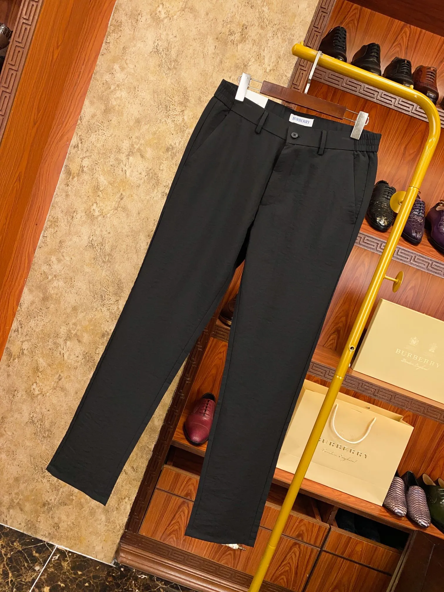 バーバリー ブラック 薄手メンズジーンズ - 画像 (3)