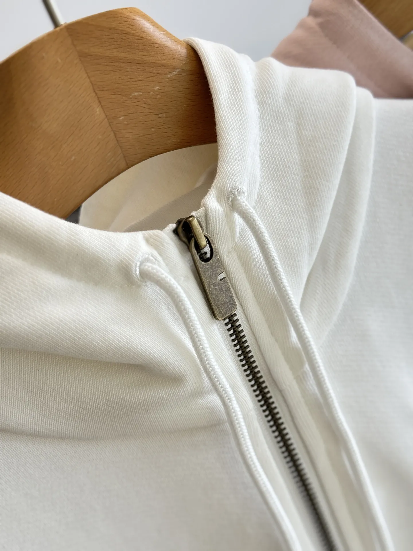 Burberry新作黒フード付き騎士コート - 画像 (5)