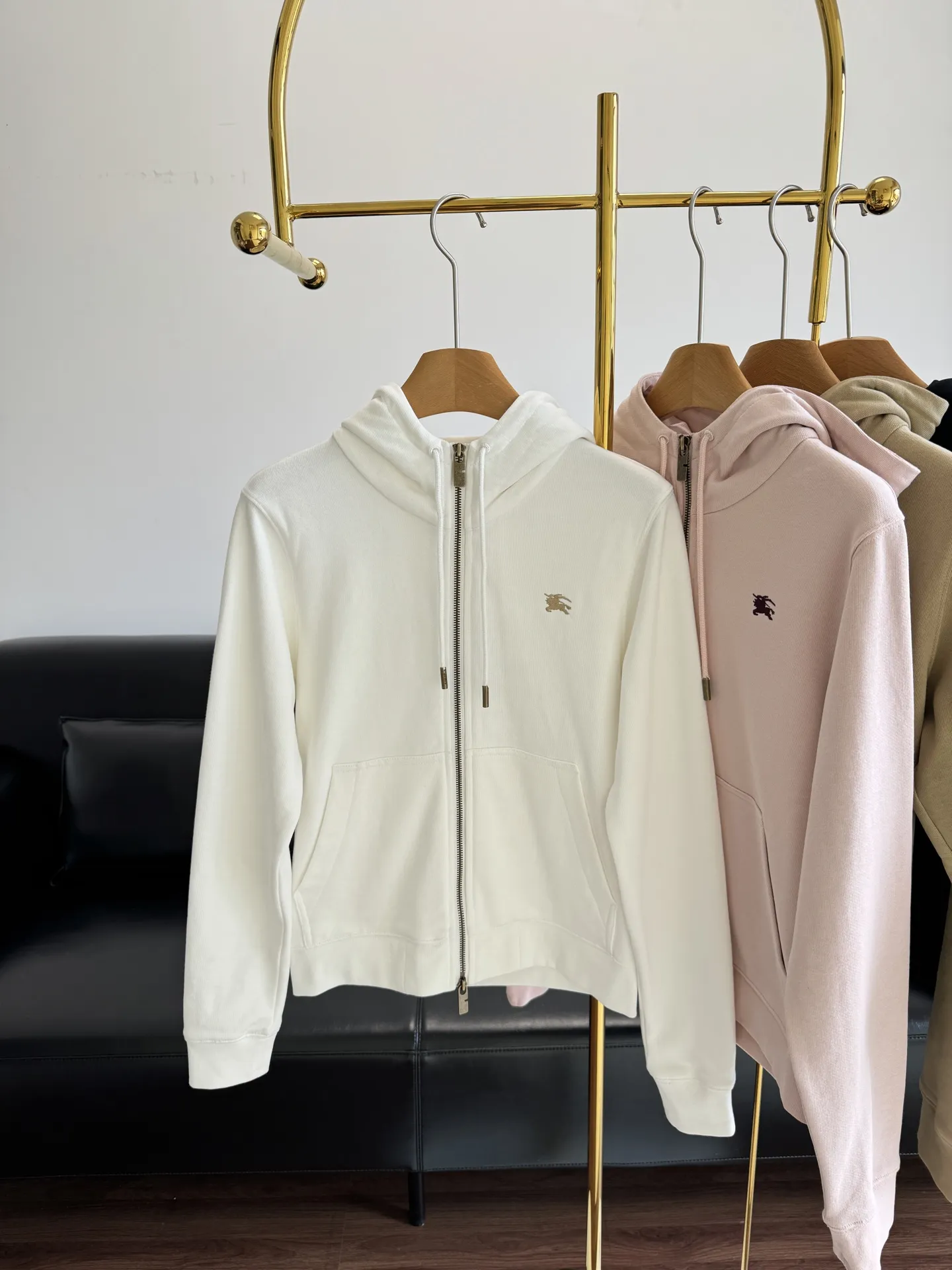 Burberry新作黒フード付き騎士コート - 画像 (6)