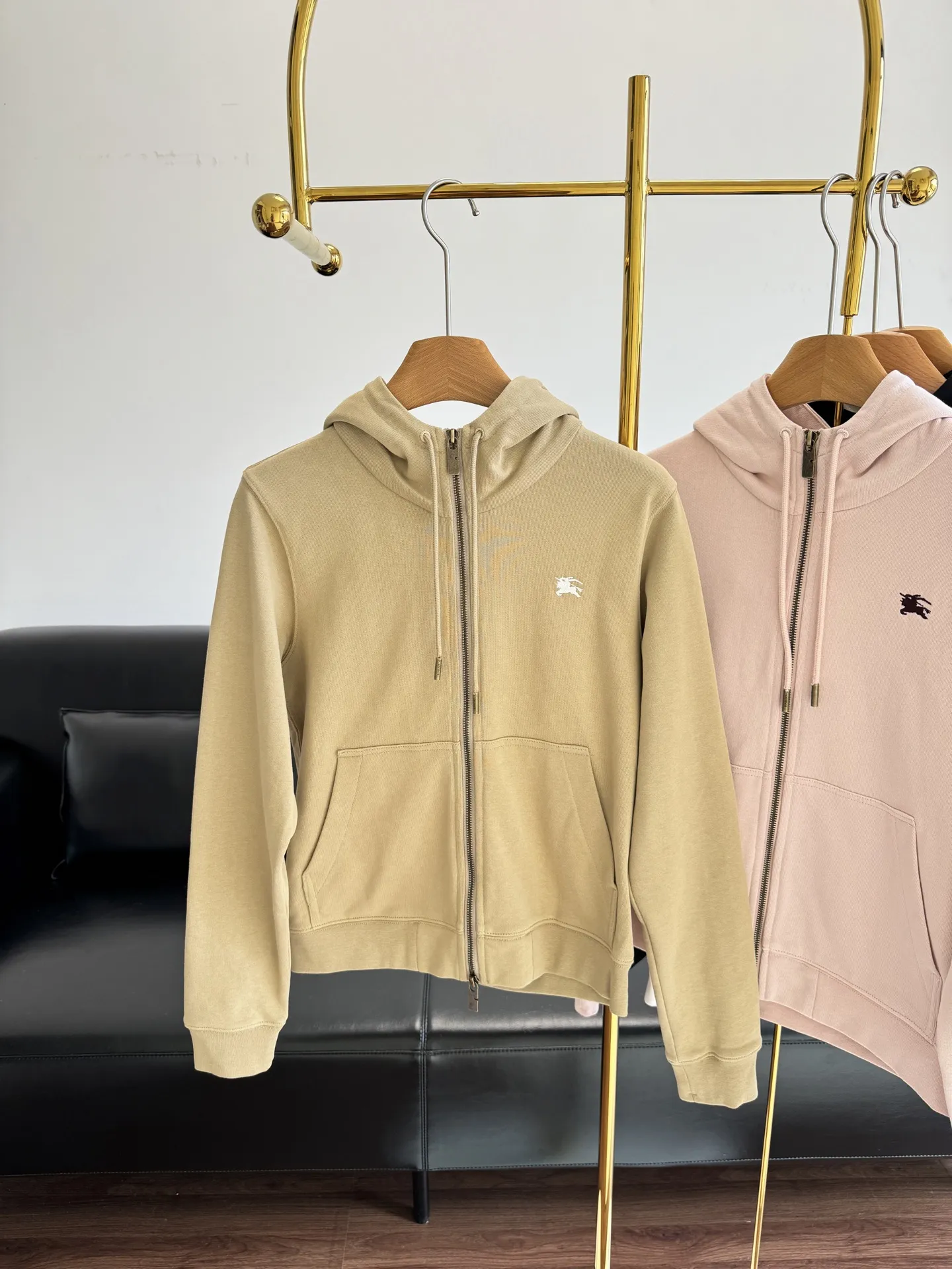 Burberry新作黒フード付き騎士コート - 画像 (8)