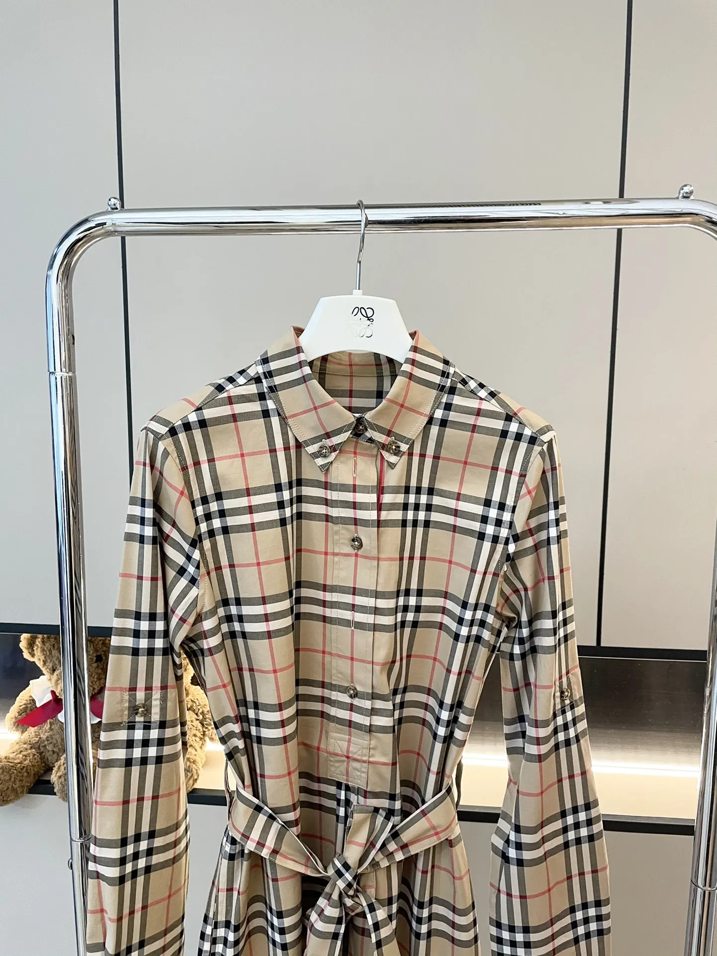 BURBERRY 新作ベージュチェック柄シャツドレス - 画像 (5)