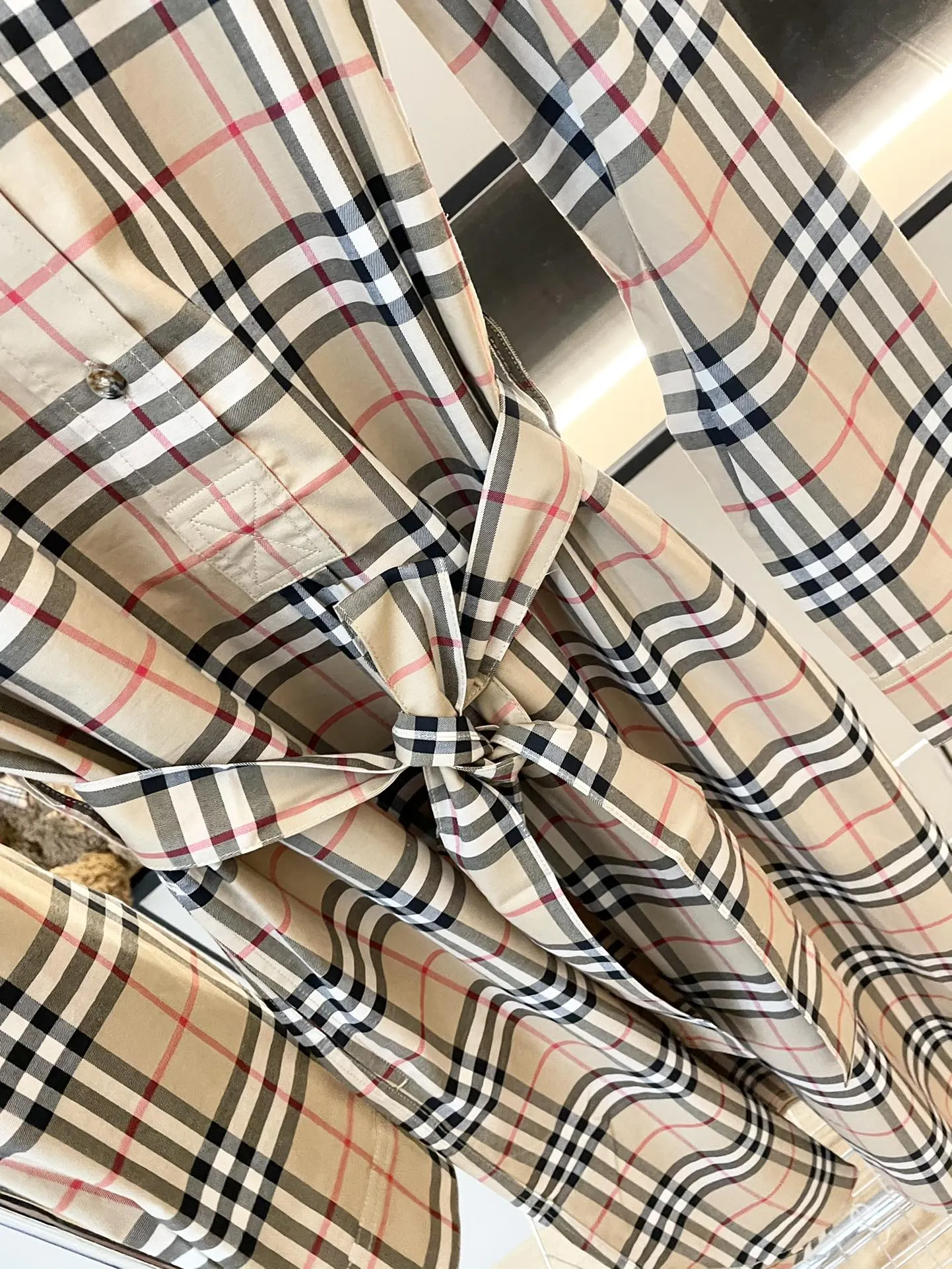 BURBERRY 新作ベージュチェック柄シャツドレス - 画像 (6)